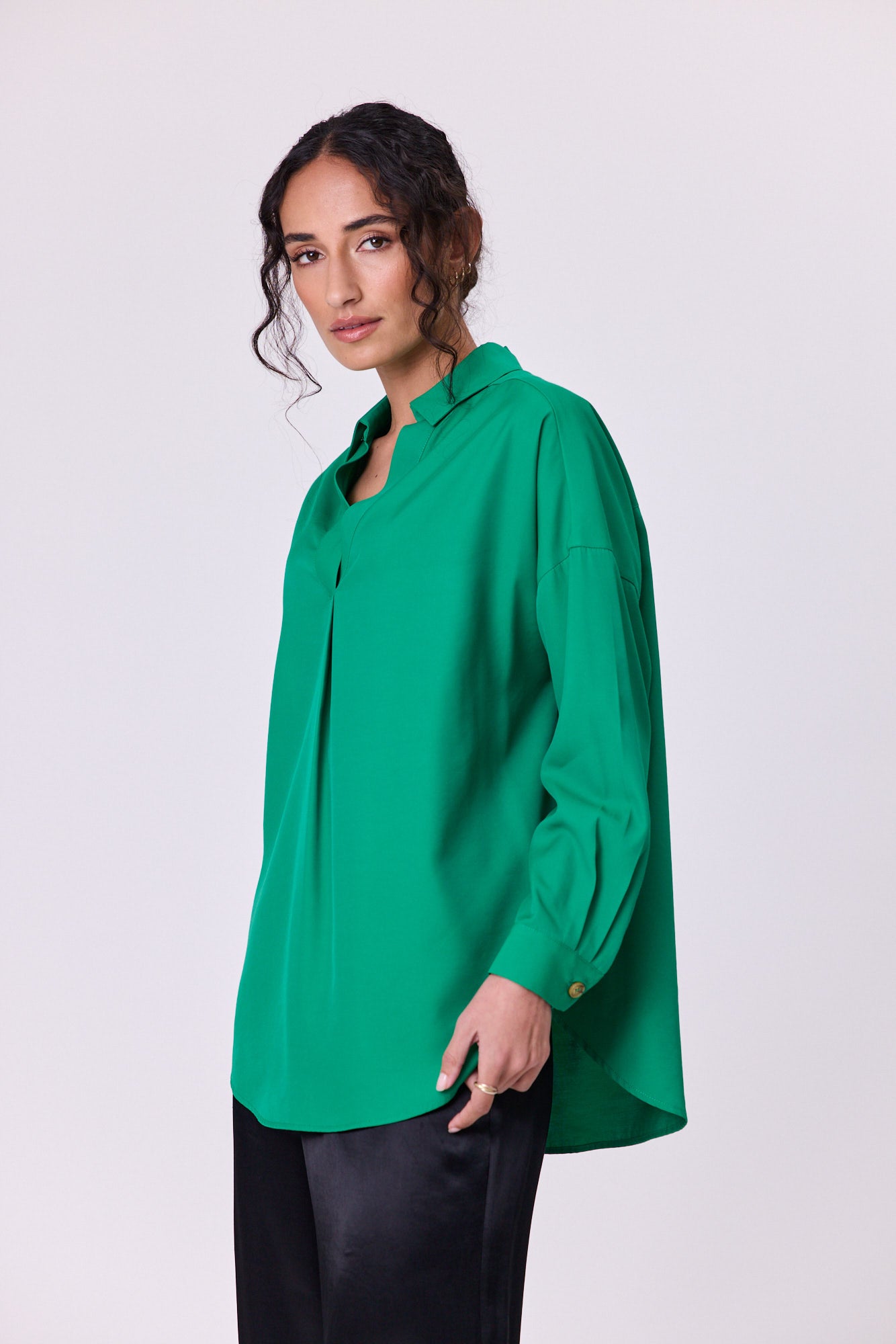 
                  
                    JEWEL BLOUSE-EMERALD
                  
                