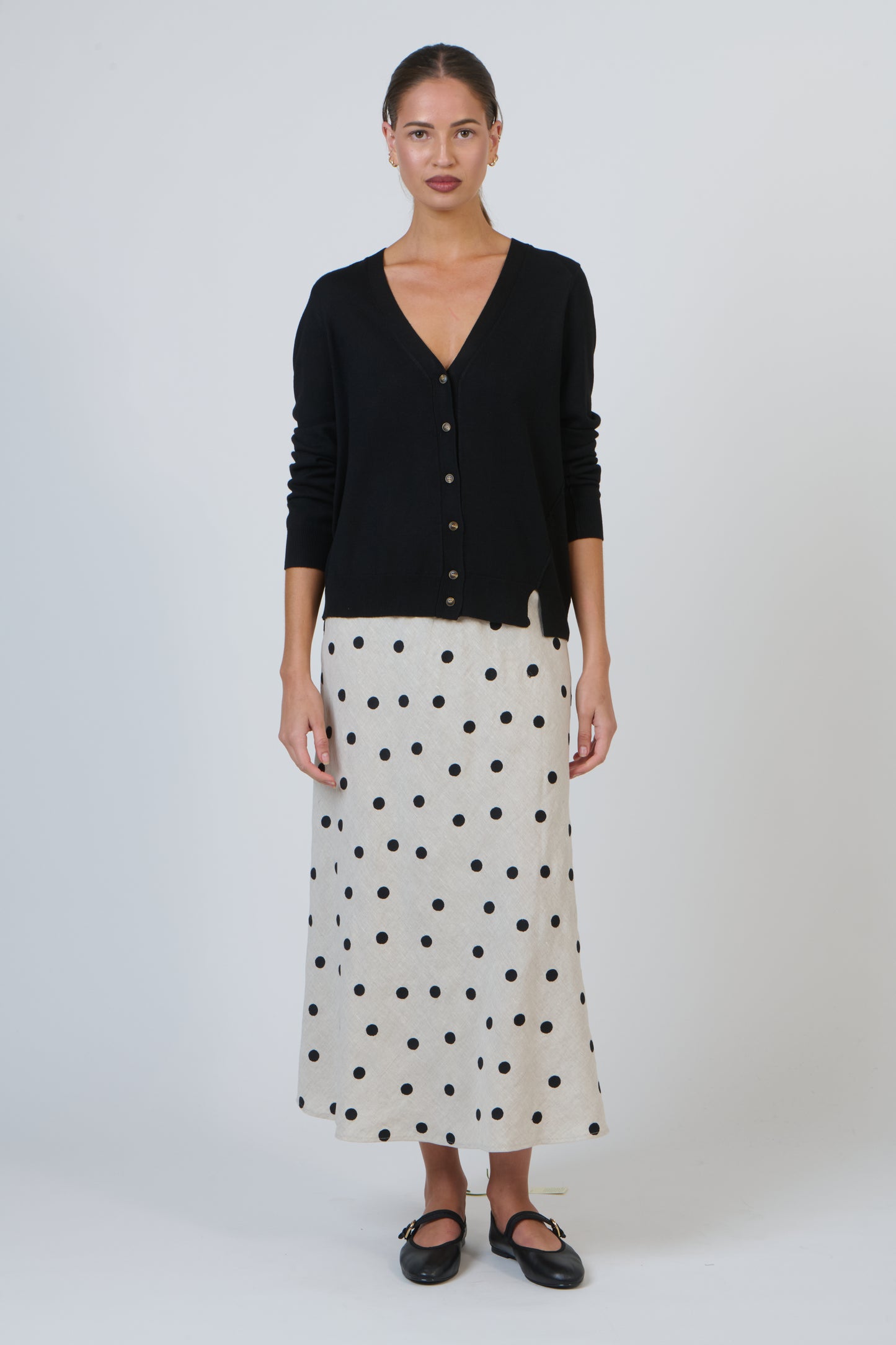 
                  
                    OLIVE ET JULIE CARDI-BLACK
                  
                