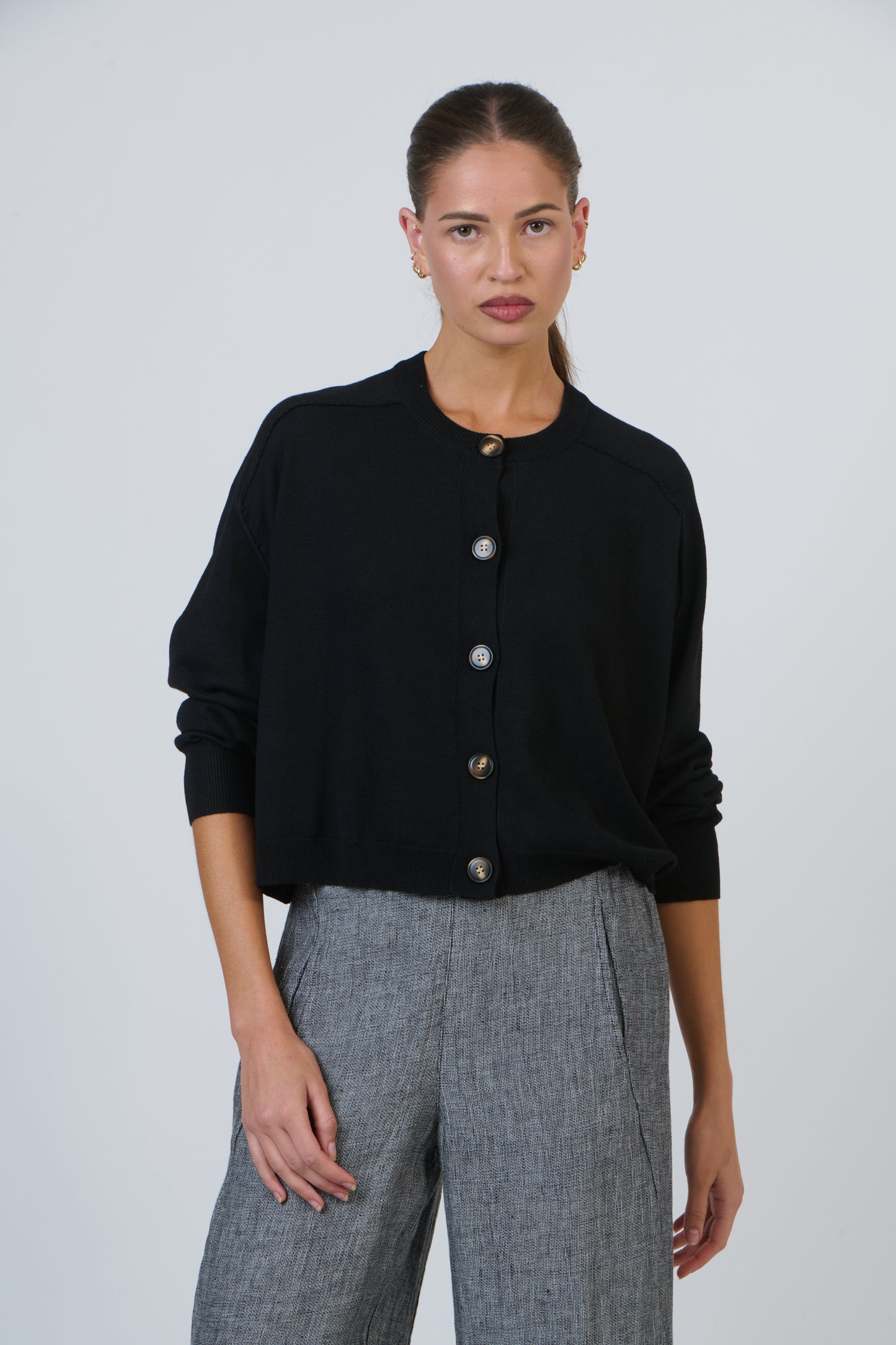 
                  
                    OLIVE ET JULIE CARDI-BLACK
                  
                