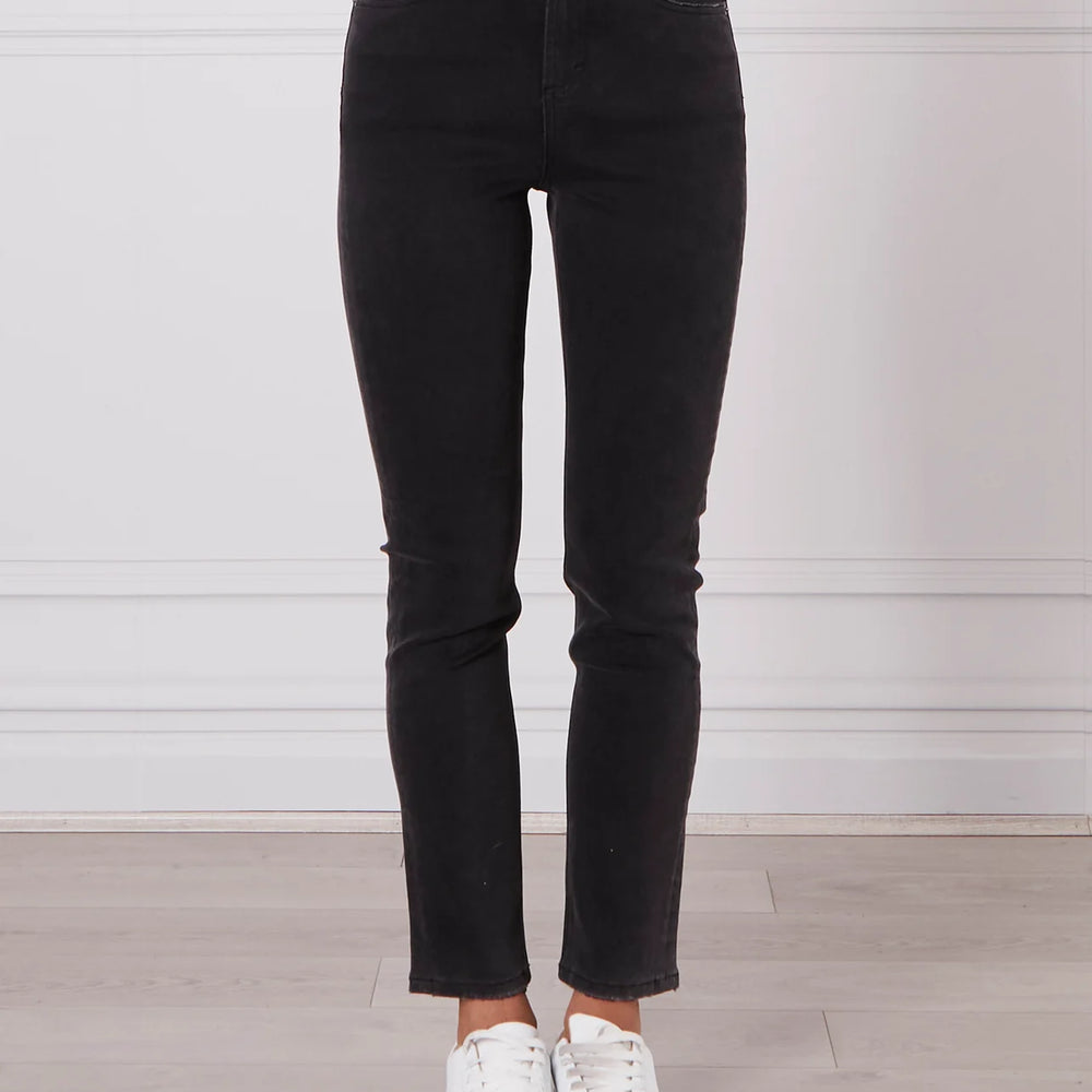 
                  
                    OLIVIA MOM JEAN - BLACK
                  
                