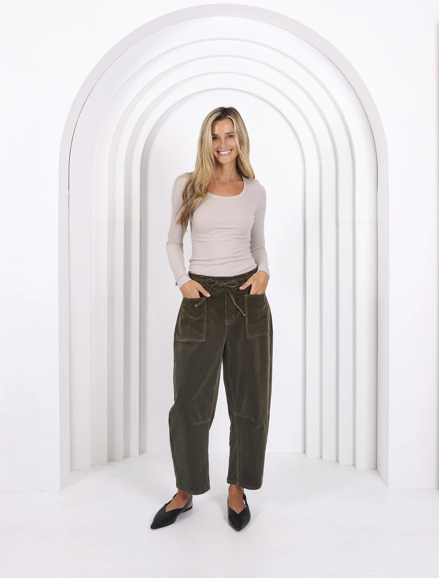 
                  
                    LEO BARREL JEANS CORDUROY - FOREST MOSS-PRE ORDER DUE MID MARCH
                  
                