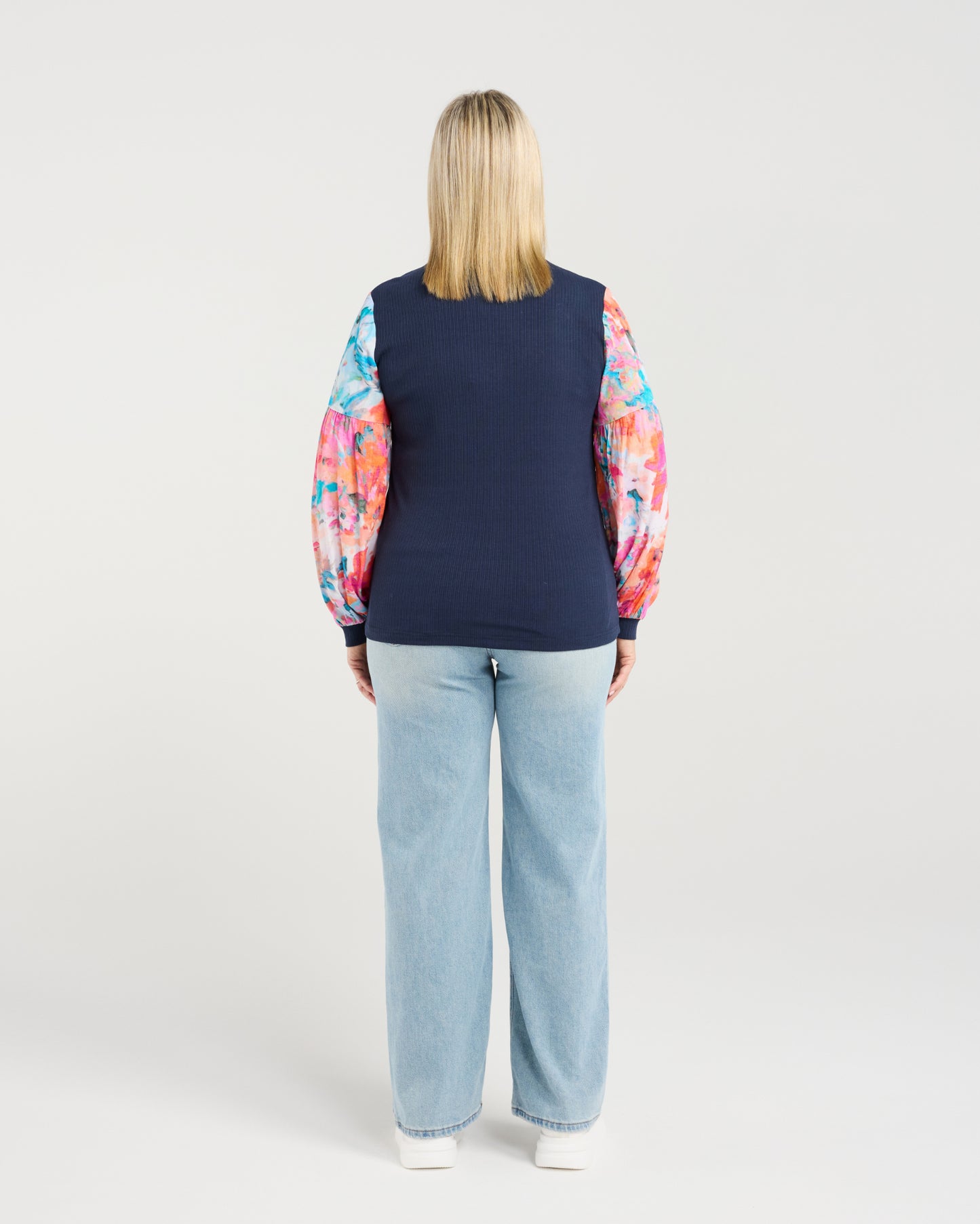 
                  
                    Donna Top-Paintburst
                  
                