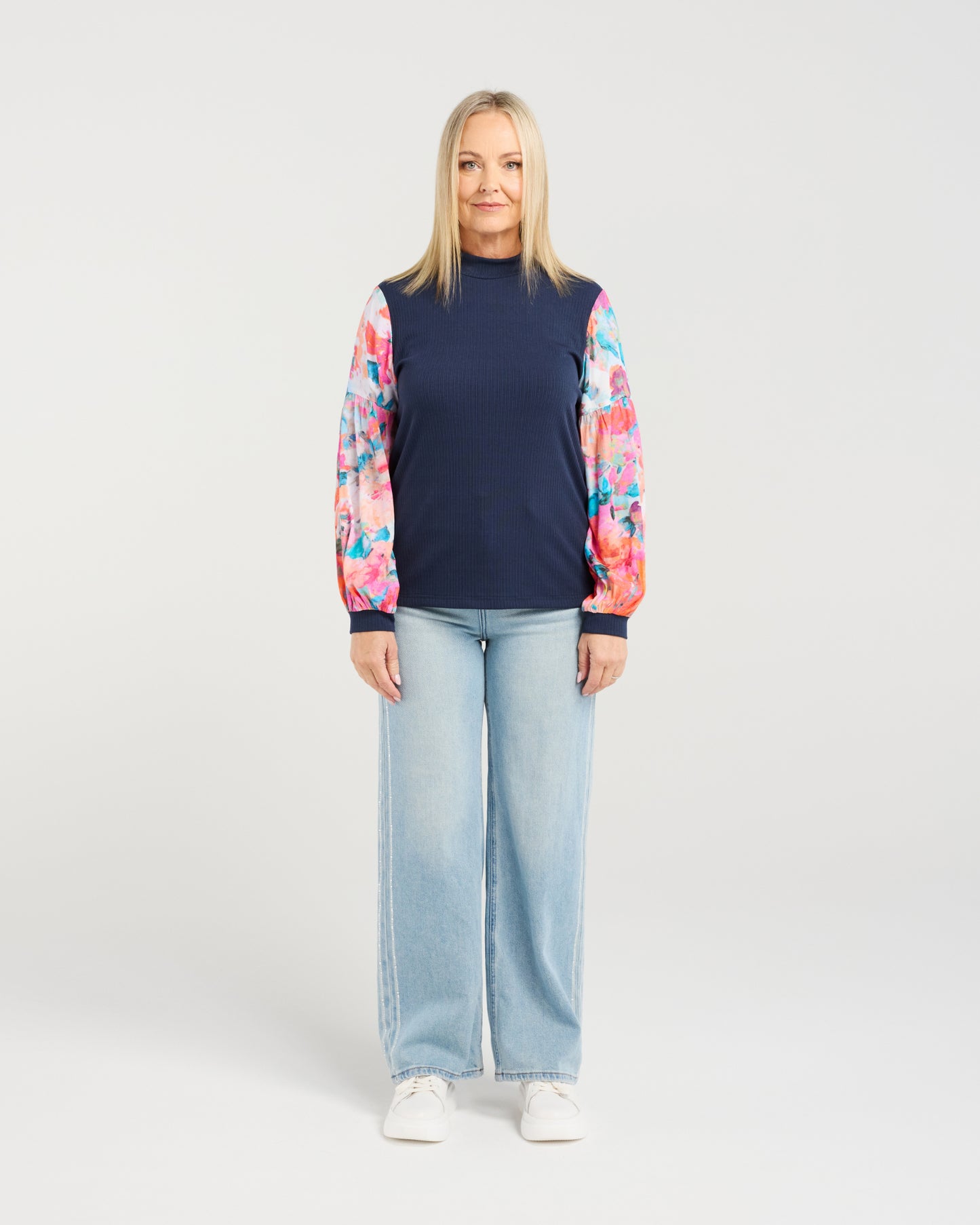 
                  
                    Donna Top-Paintburst
                  
                
