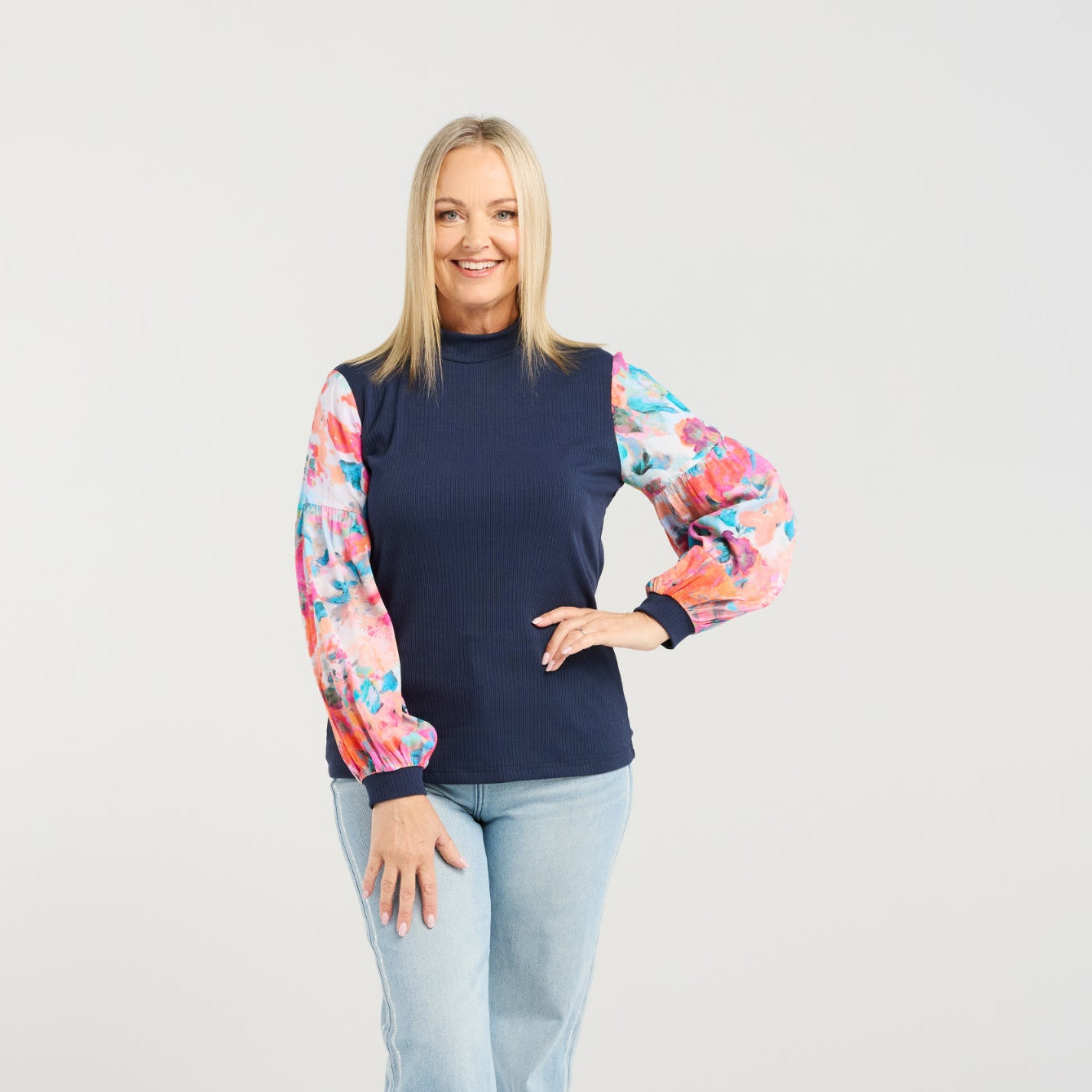 
                  
                    Donna Top-Paintburst
                  
                