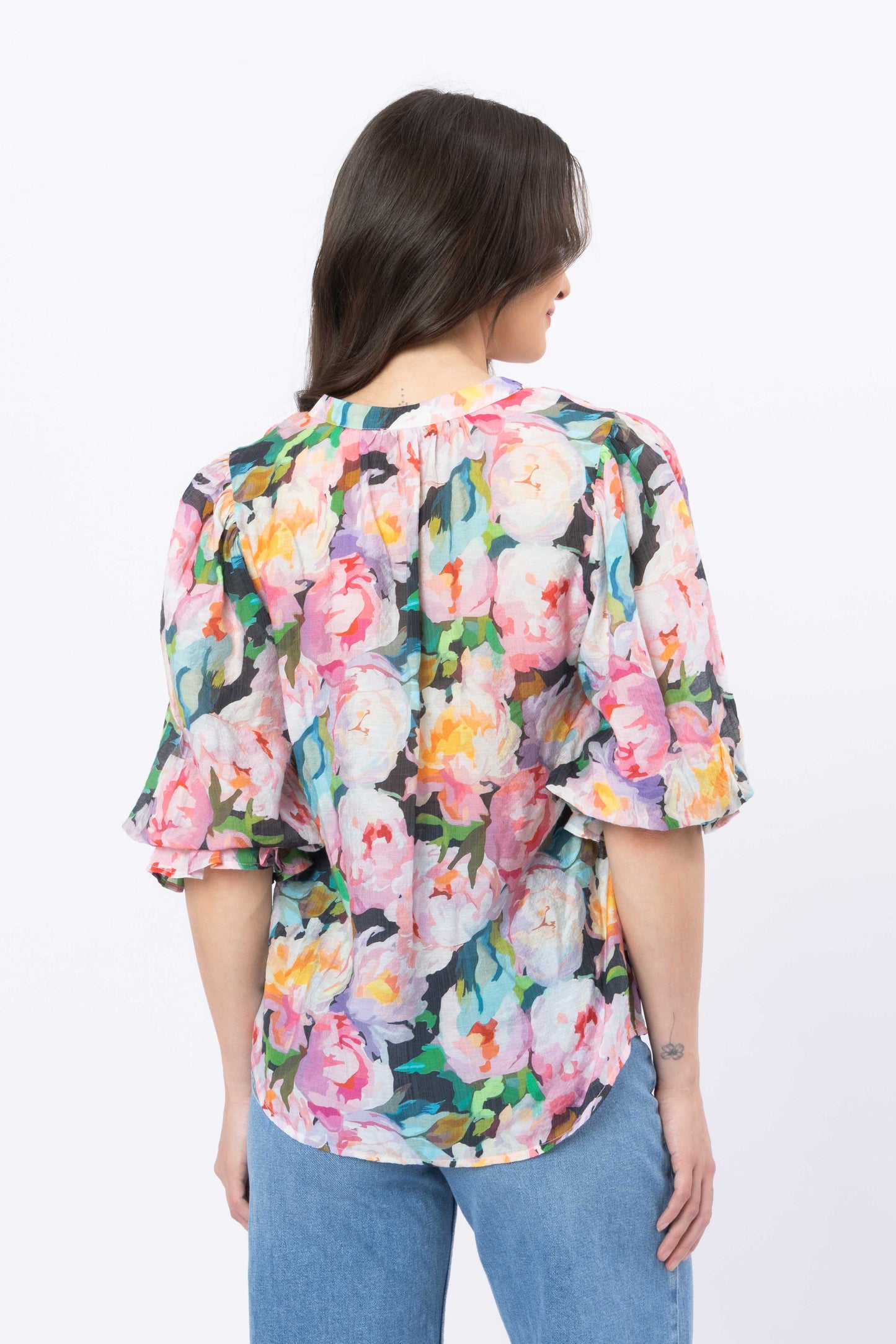 
                  
                    GRACEFUL TOP-CANVAS POP
                  
                