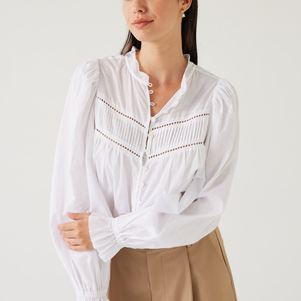 
                  
                    Lawn Top Soft White
                  
                