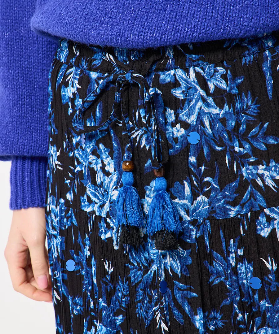 
                  
                    AUTUMN BLUES MAXI SKIRT-BLUE
                  
                