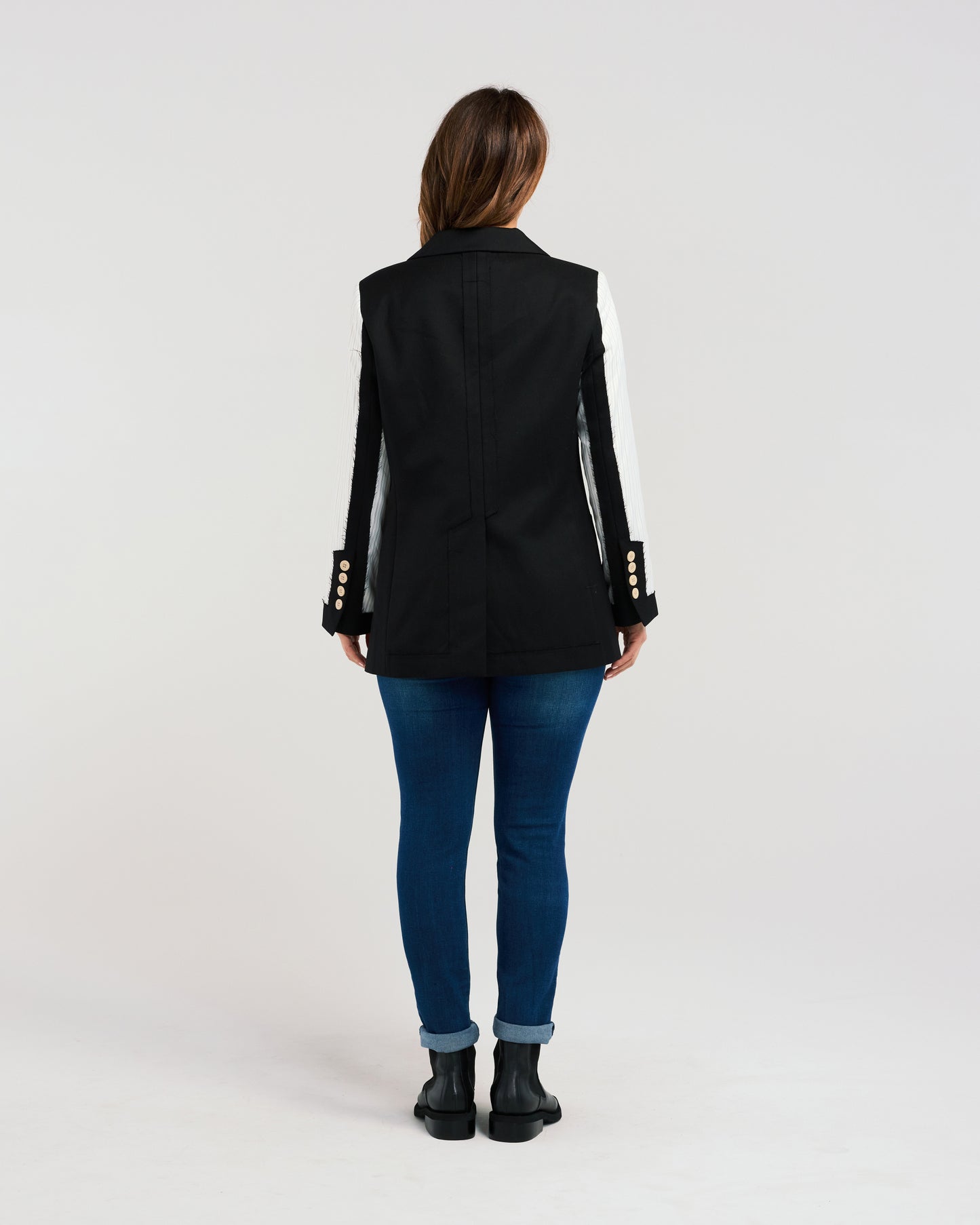 
                  
                    Logan blazer	Black
                  
                