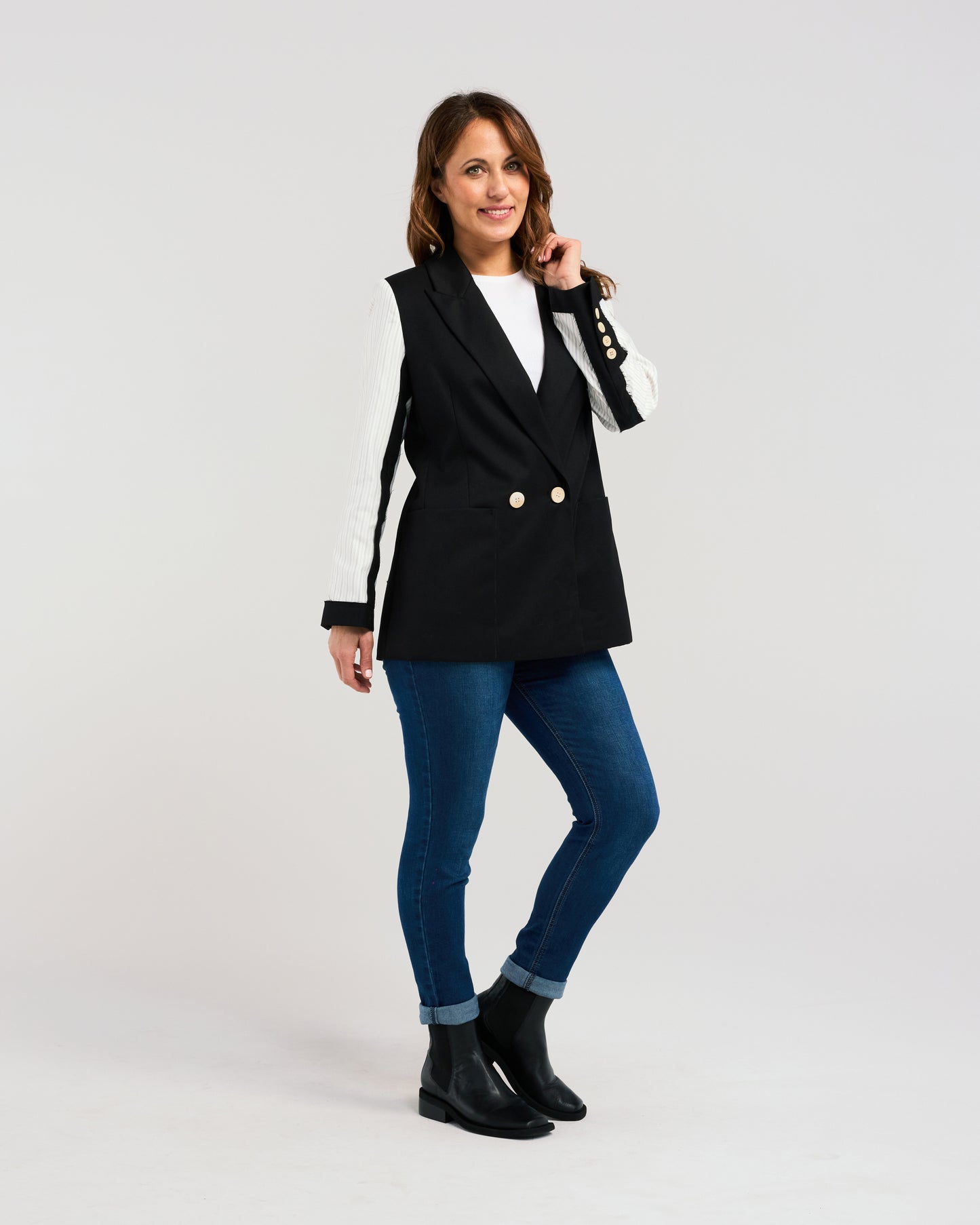 
                  
                    Logan blazer	Black
                  
                