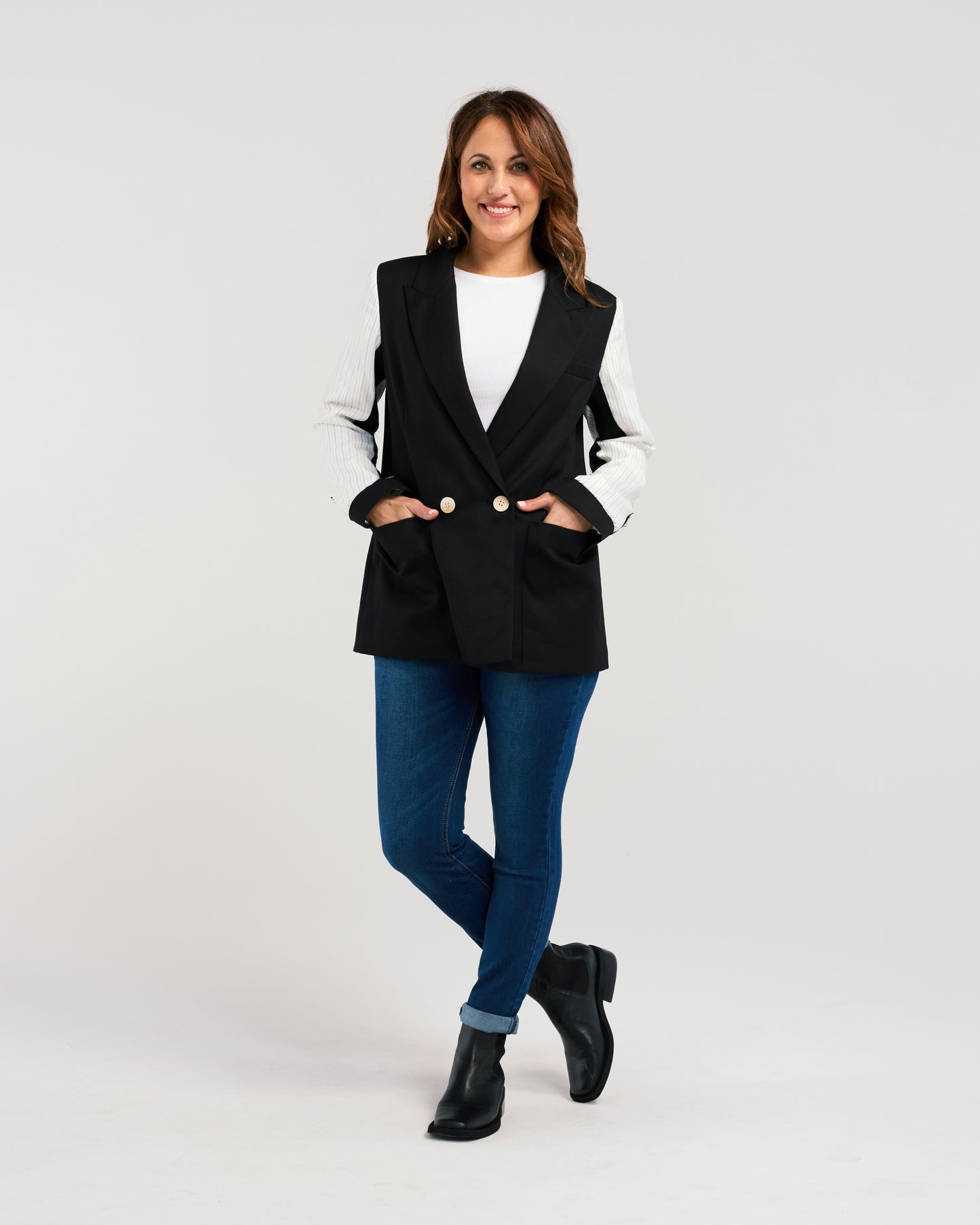 
                  
                    Logan blazer	Black
                  
                
