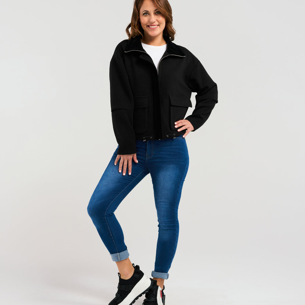 
                  
                    River jacket	Black
                  
                