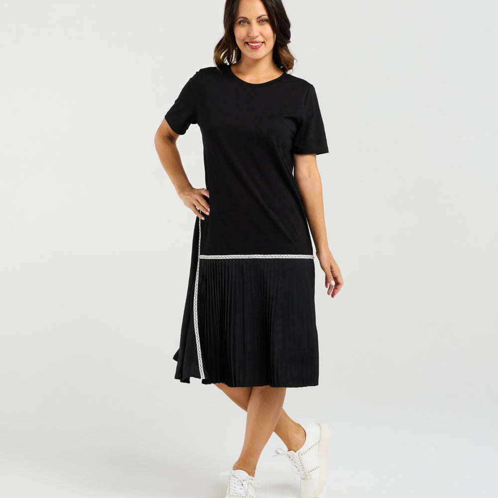 
                  
                    Noa Dress-Black
                  
                