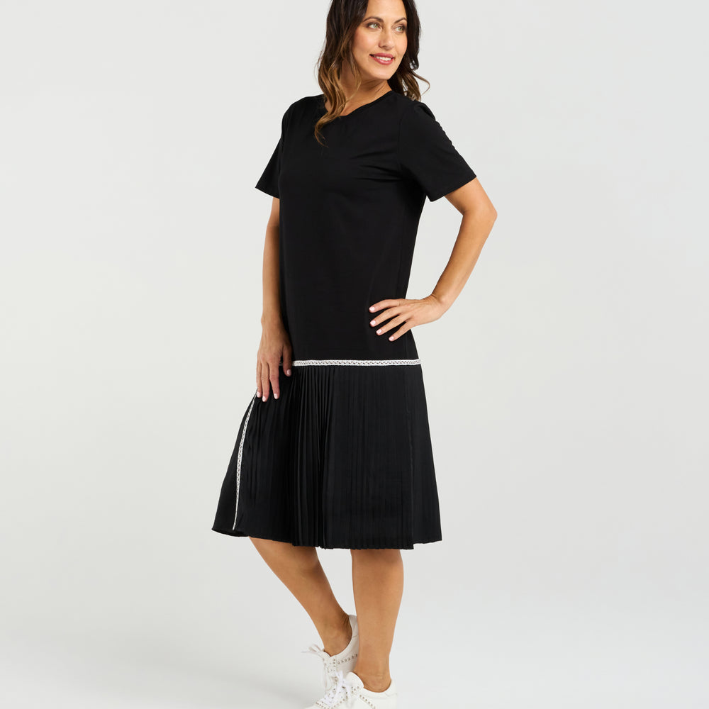 
                  
                    Noa Dress-Black
                  
                
