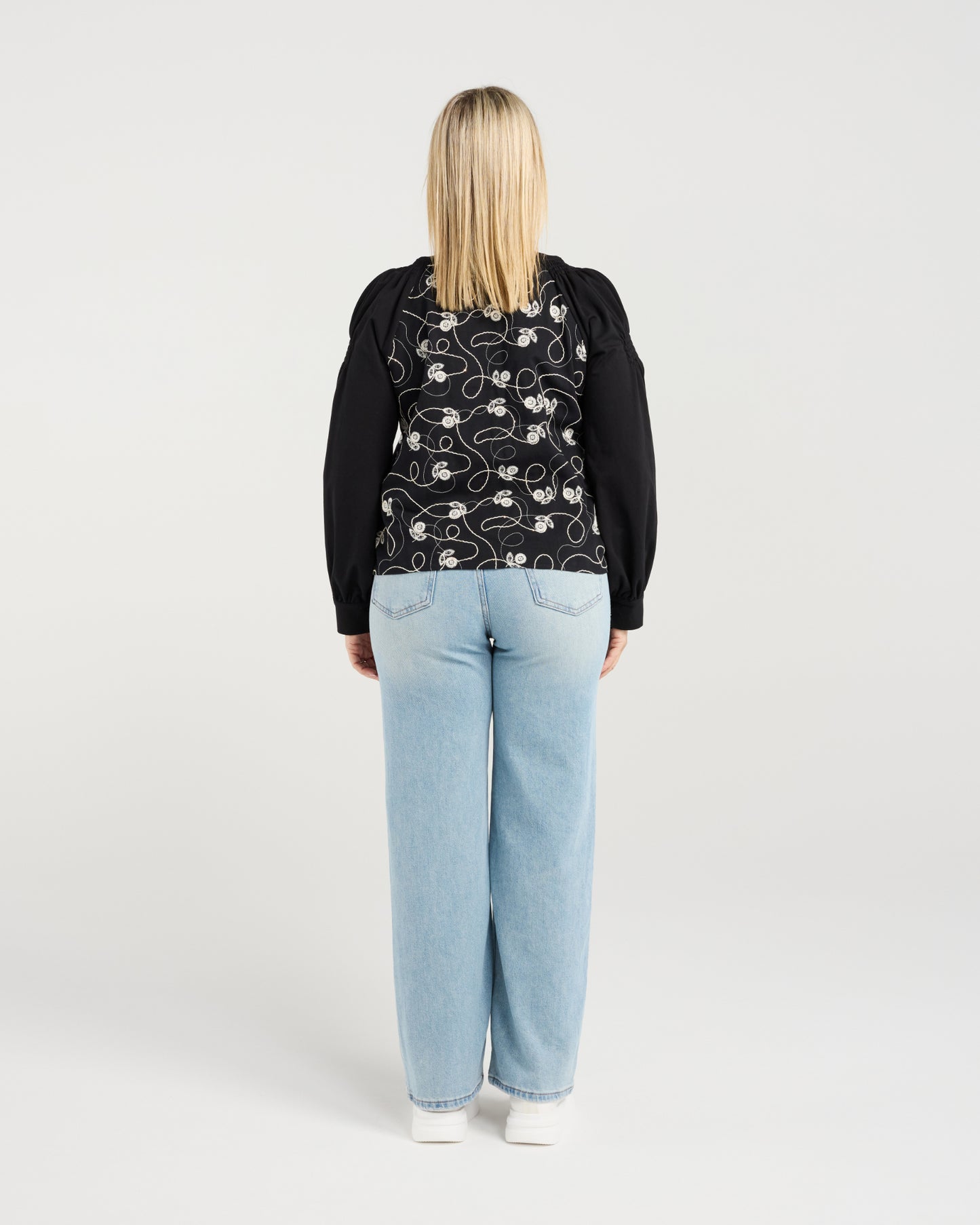 
                  
                    Alina Top-Flower Thread
                  
                