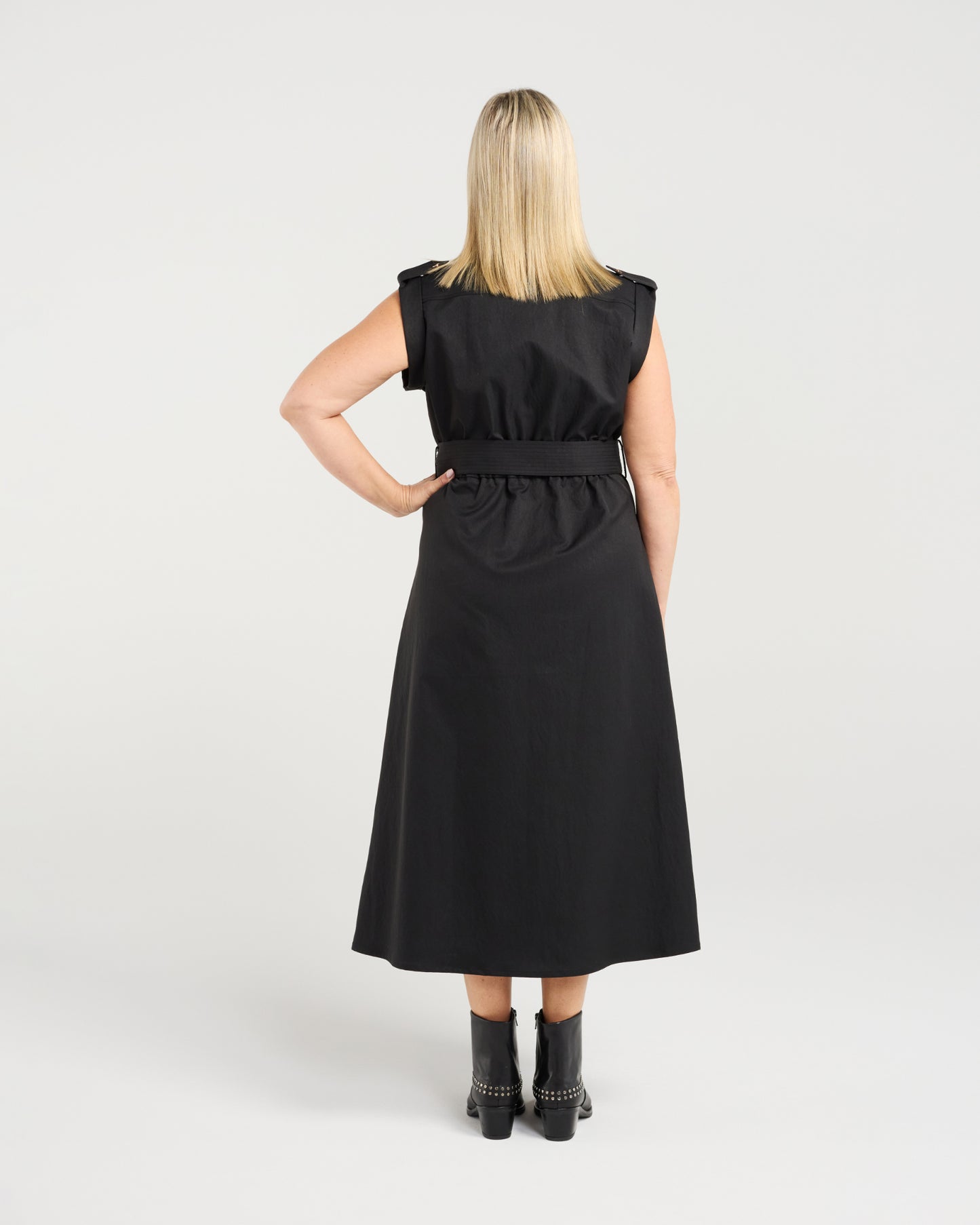 
                  
                    Nixie Dress-Black
                  
                