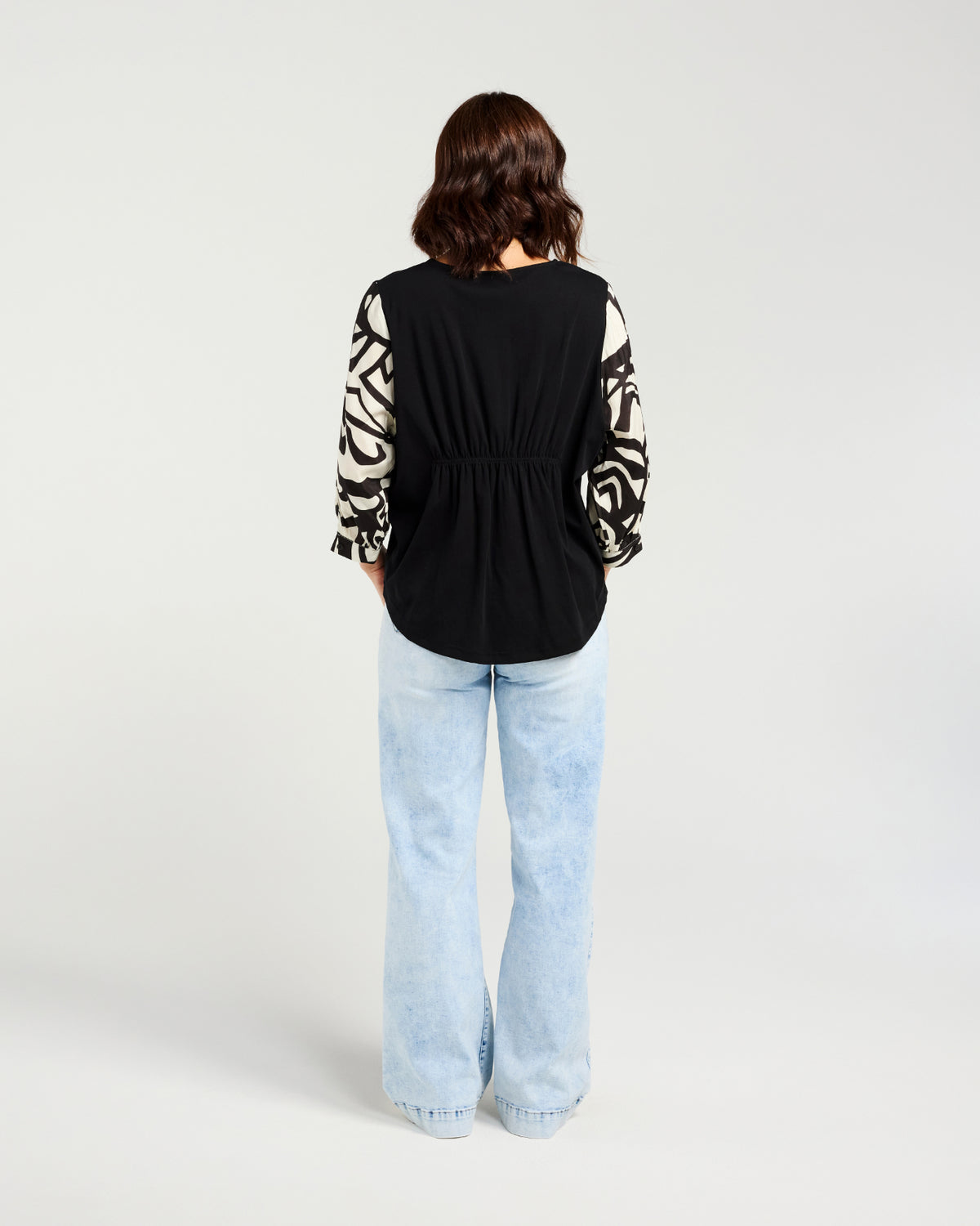 
                  
                    ZAFINA KIRA TOP-BOLD EDGE
                  
                