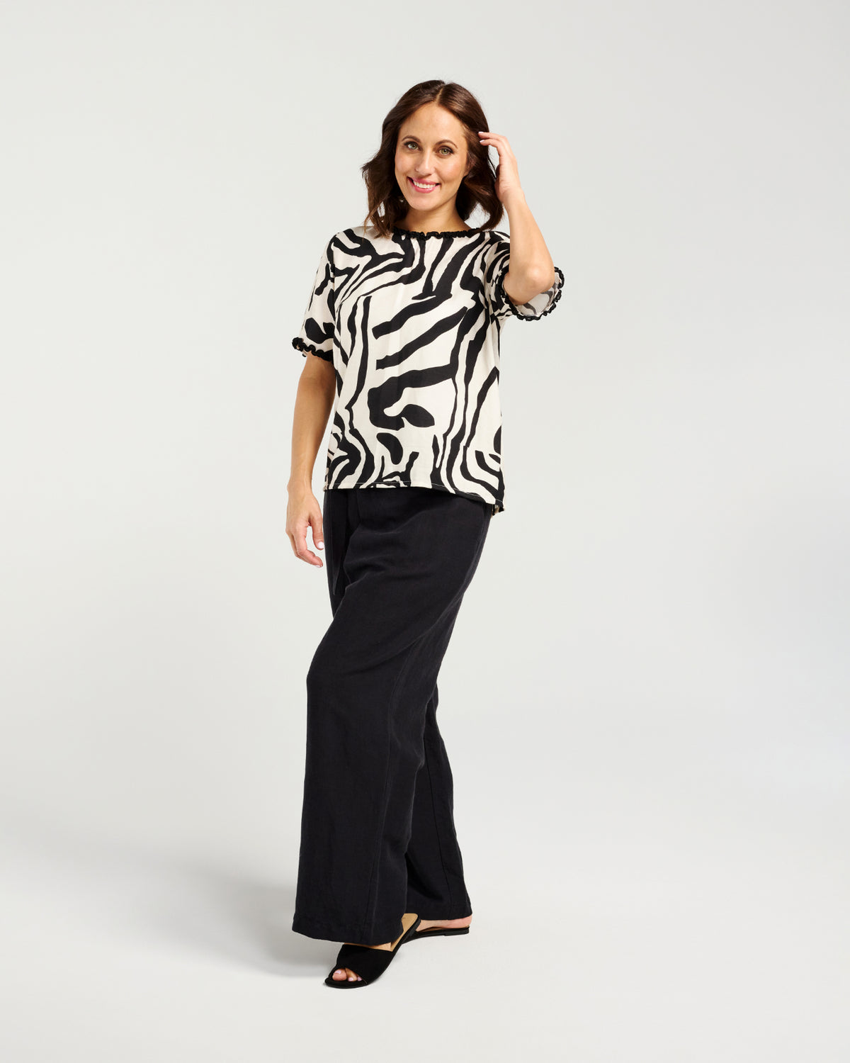
                  
                    ZAFINA IRIS TOP-BLACK RIPPLE
                  
                