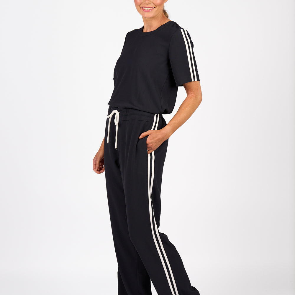 
                  
                    K1049 Universal Jumpsuit-Ink/off White
                  
                