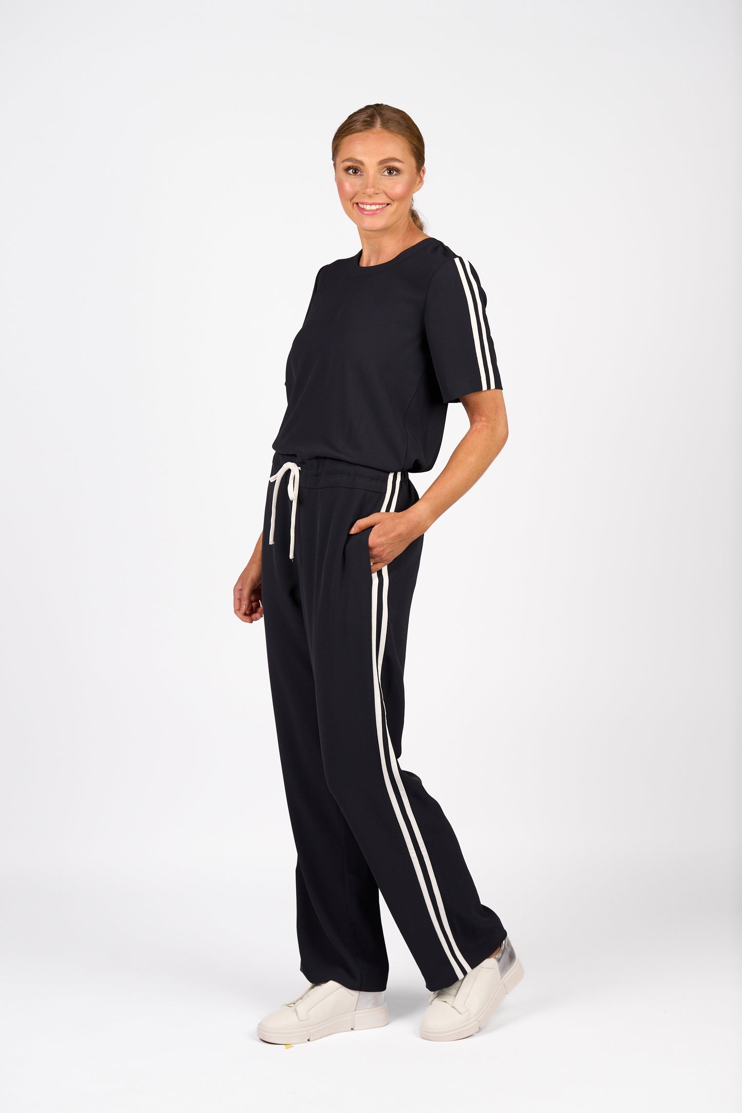 
                  
                    K1049 Universal Jumpsuit-Ink/off White
                  
                