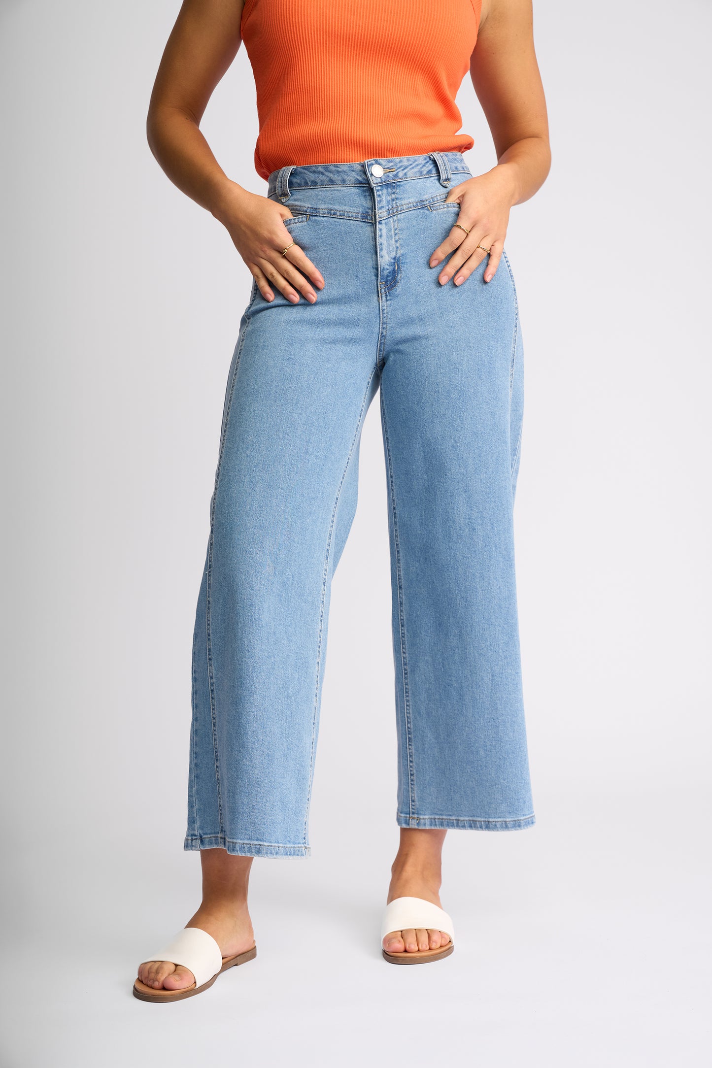 
                  
                    KNEWE INDEX JEAN-LIGHTWASH DENIM
                  
                