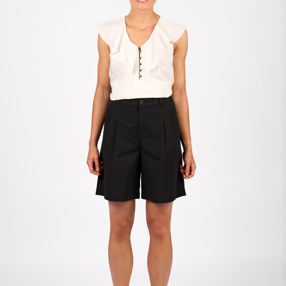 
                  
                    K8015-Flynn Short-Black
                  
                