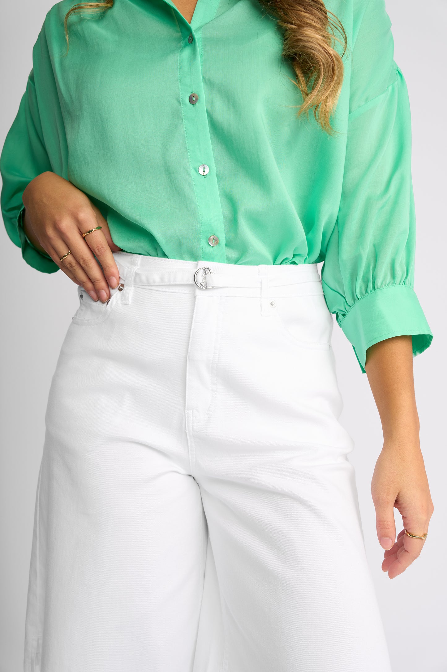 
                  
                    KNEWE ZURI SHORT-WHITE
                  
                