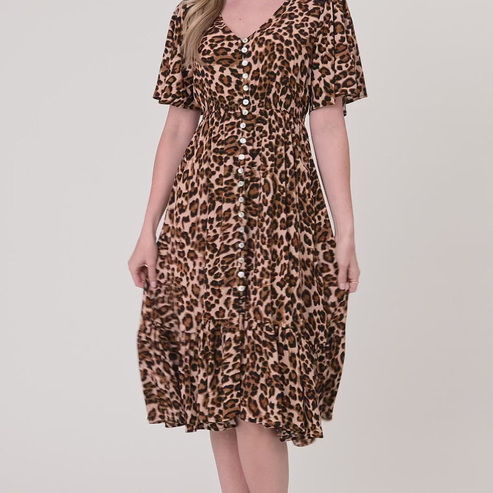 
                  
                    Load and play video in Gallery viewer, Vittoria Dress Leopard
                  
                