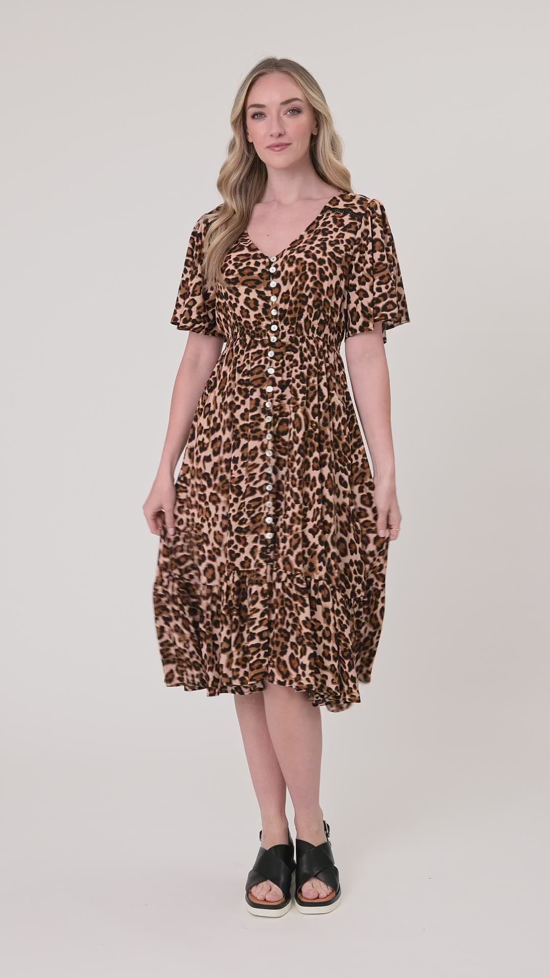 
                  
                    Load and play video in Gallery viewer, Vittoria Dress Leopard
                  
                