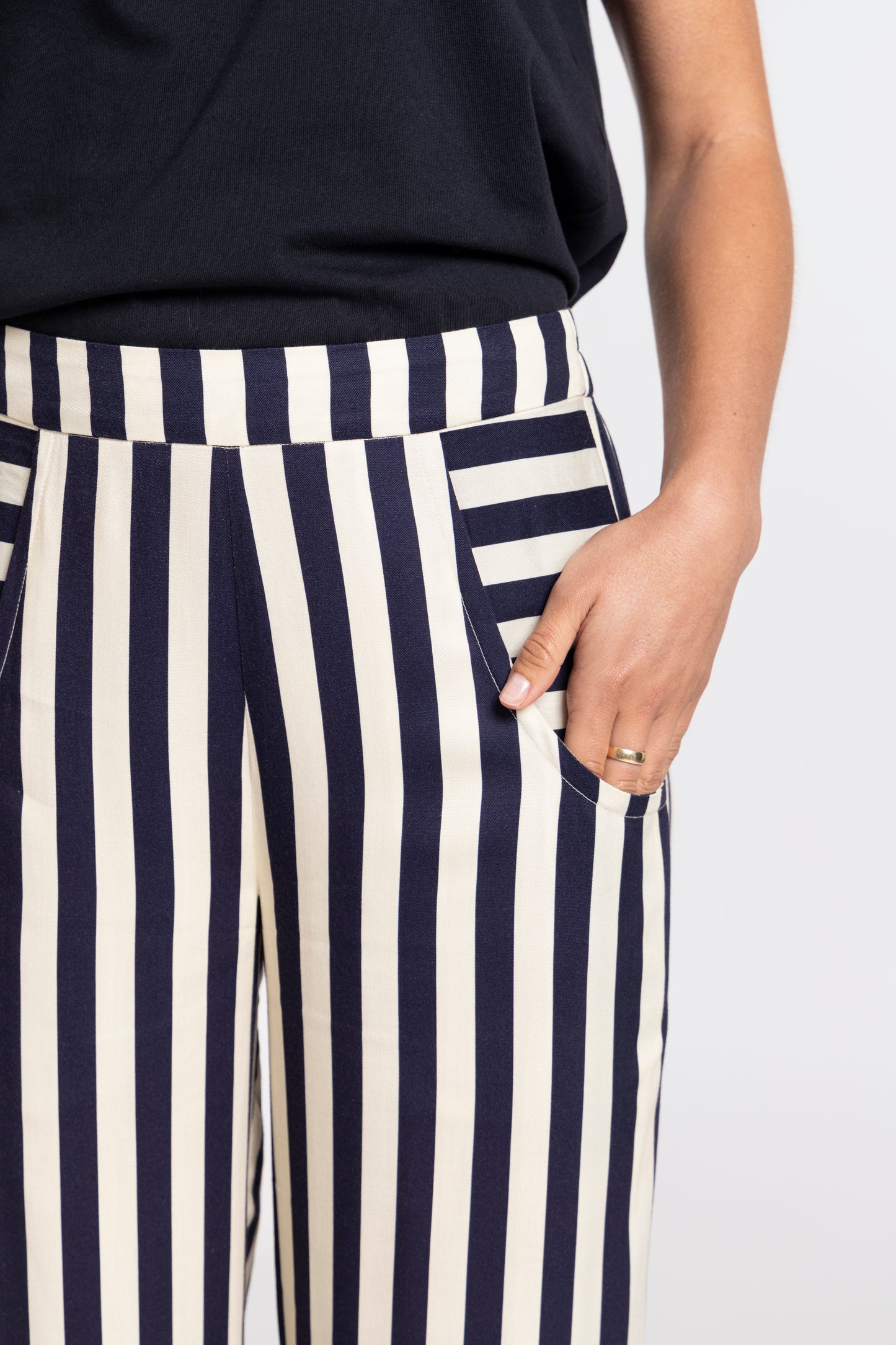 
                  
                    SUMMER SIENNA PANT-NAVY STRIPE
                  
                