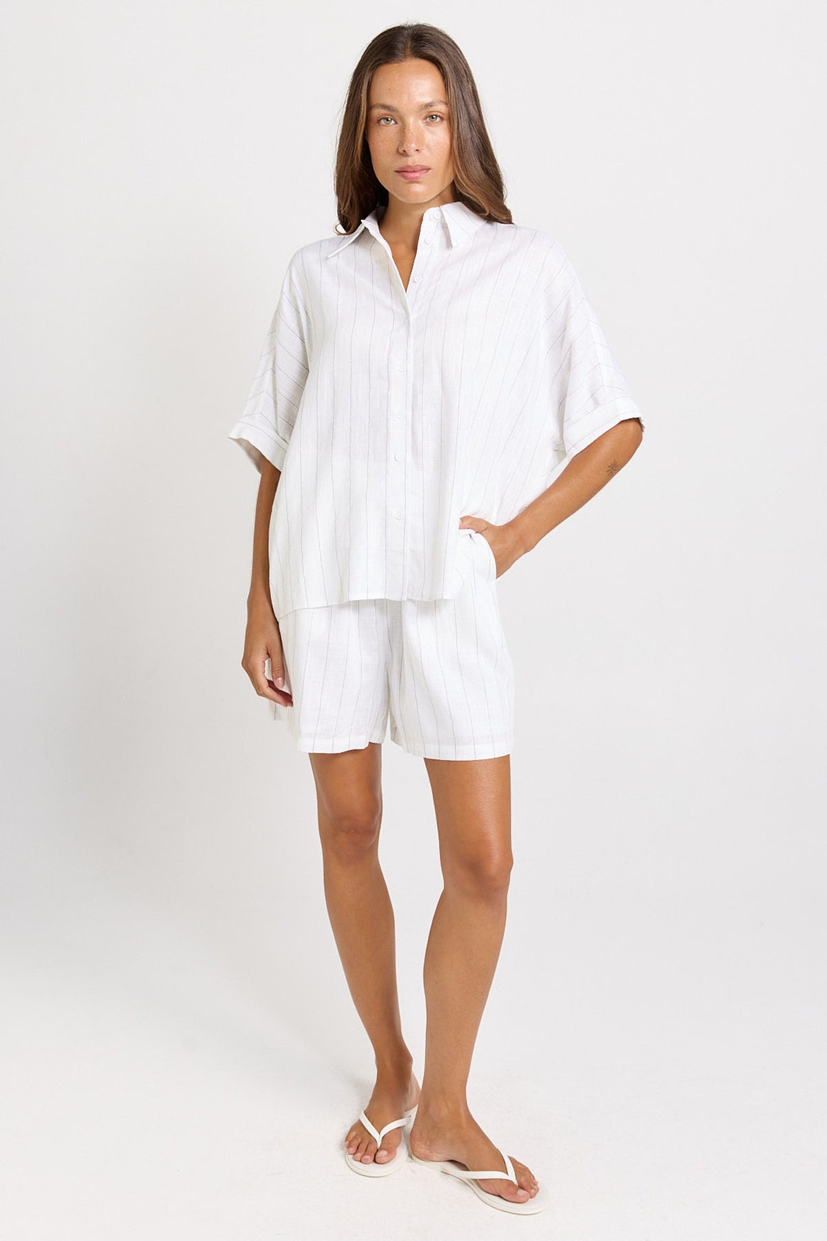 
                  
                    PALM RELAX SHORTS-WHITE/BLACK STRIPE
                  
                