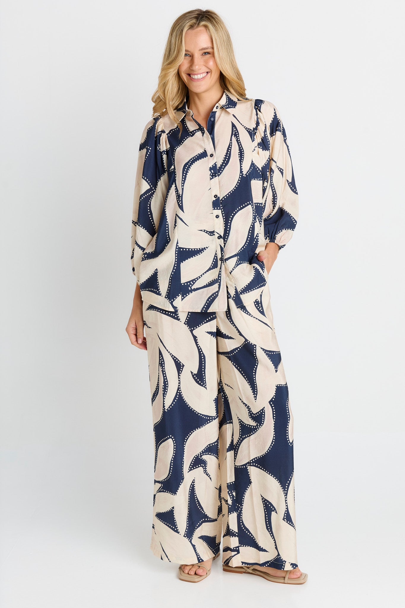 
                  
                    NOVA SHIRT-NAVY FLORAL
                  
                