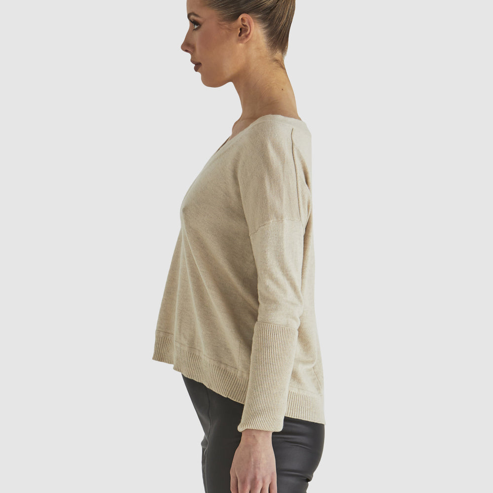 
                  
                    Leonardo Knit -Cream
                  
                