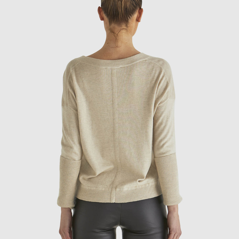 
                  
                    Leonardo Knit -Cream
                  
                