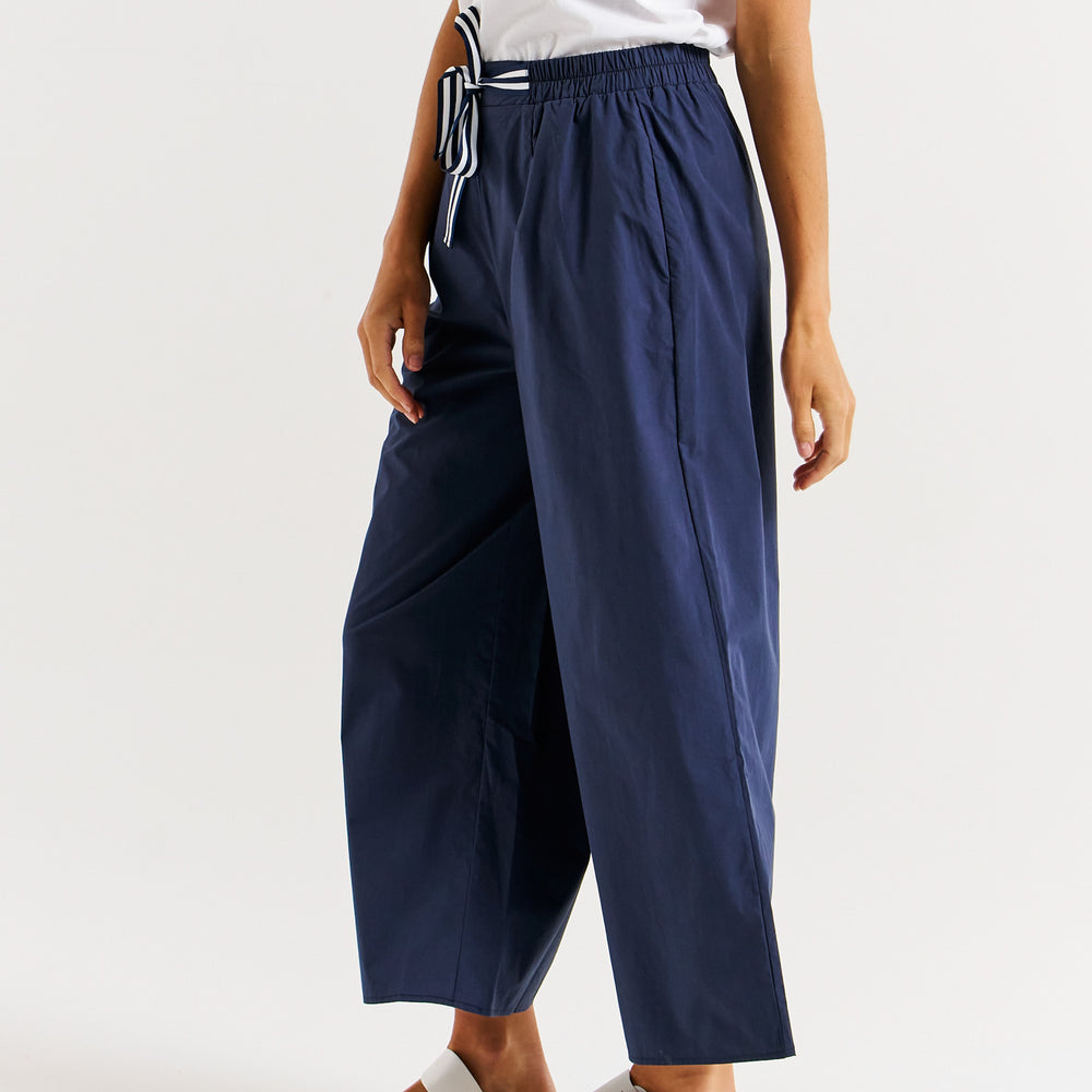 
                  
                    LULU PANT
                  
                
