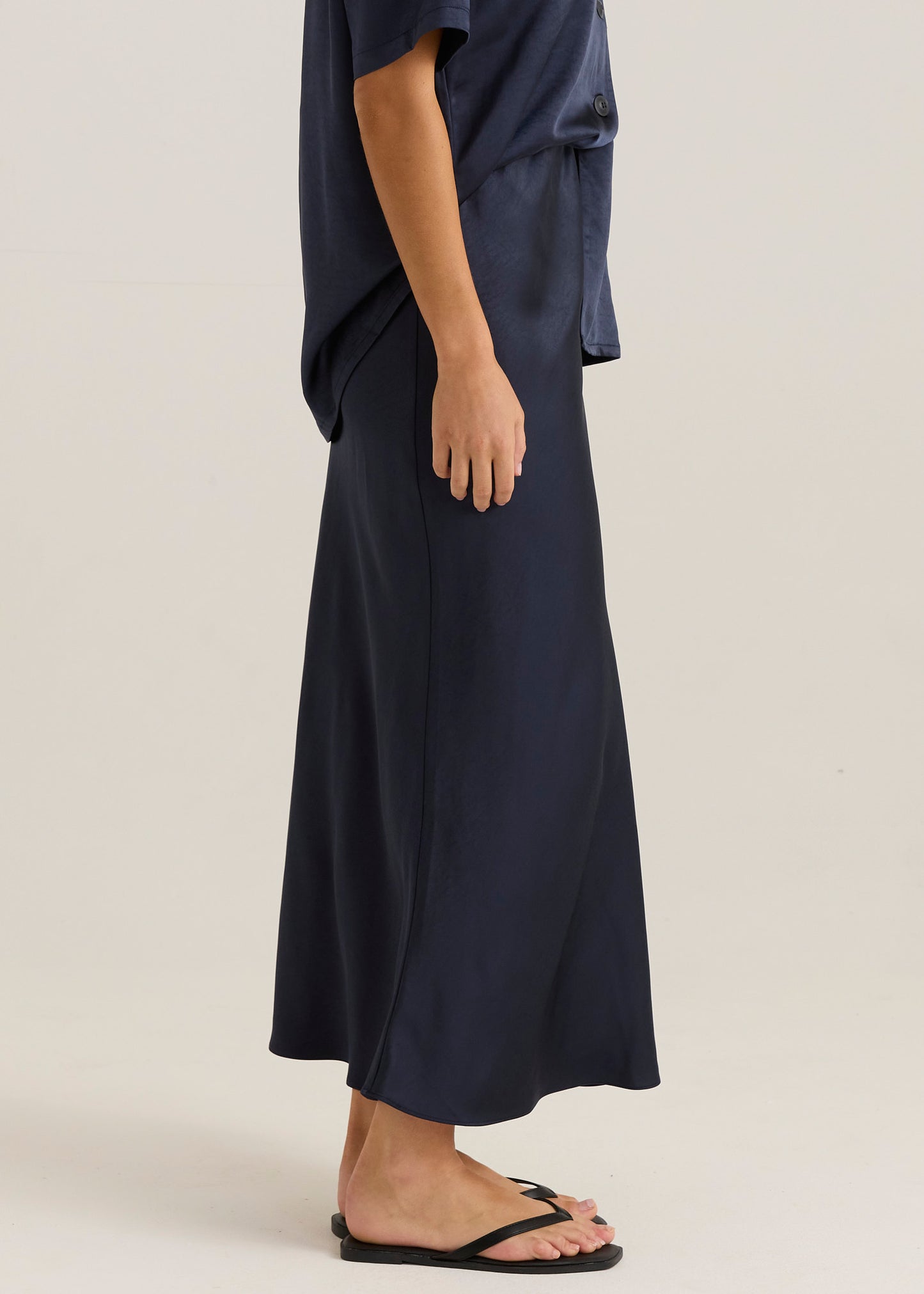 
                  
                    JASPER SLIP SKIRT-Navy
                  
                