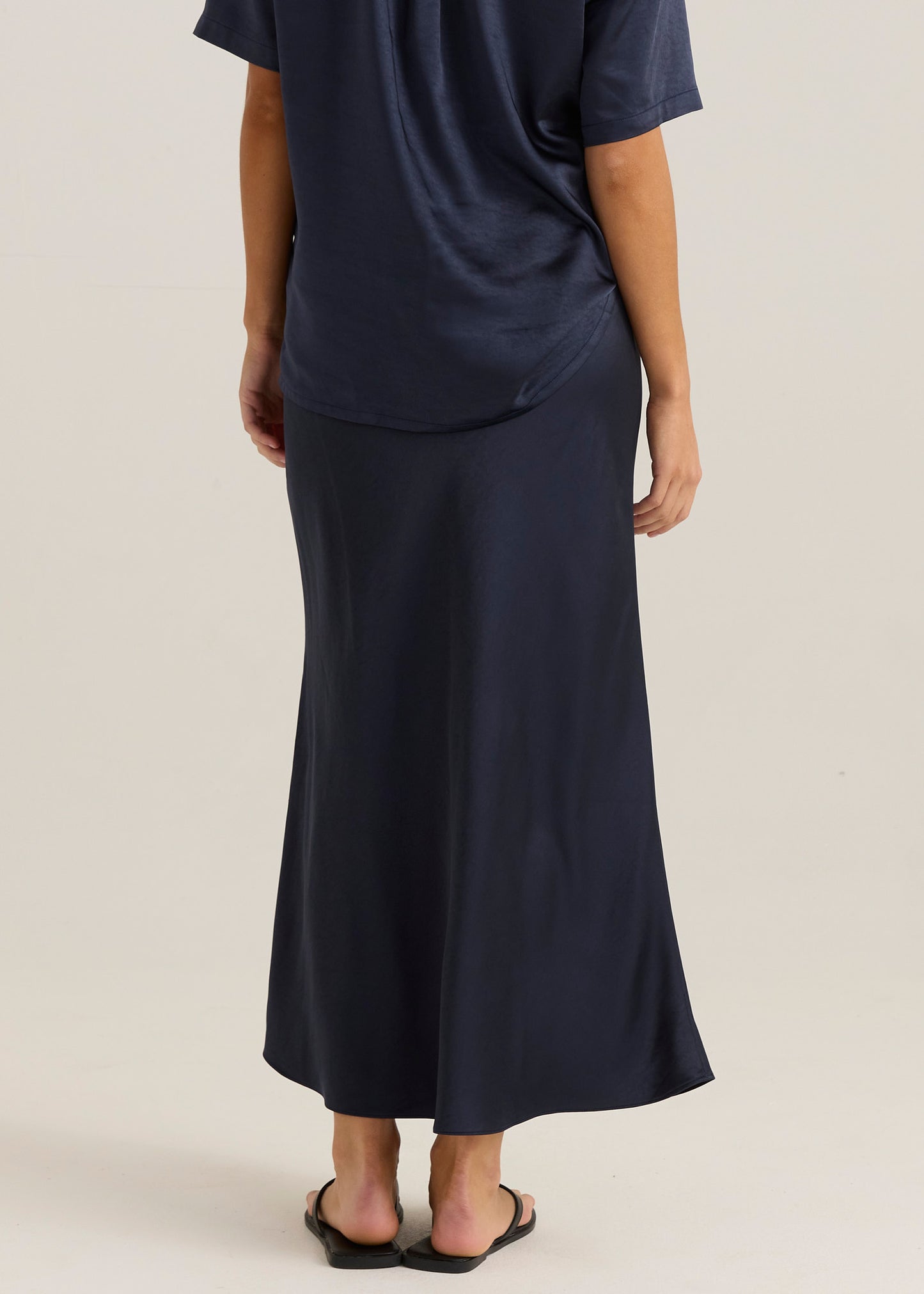 
                  
                    JASPER SLIP SKIRT-Navy
                  
                