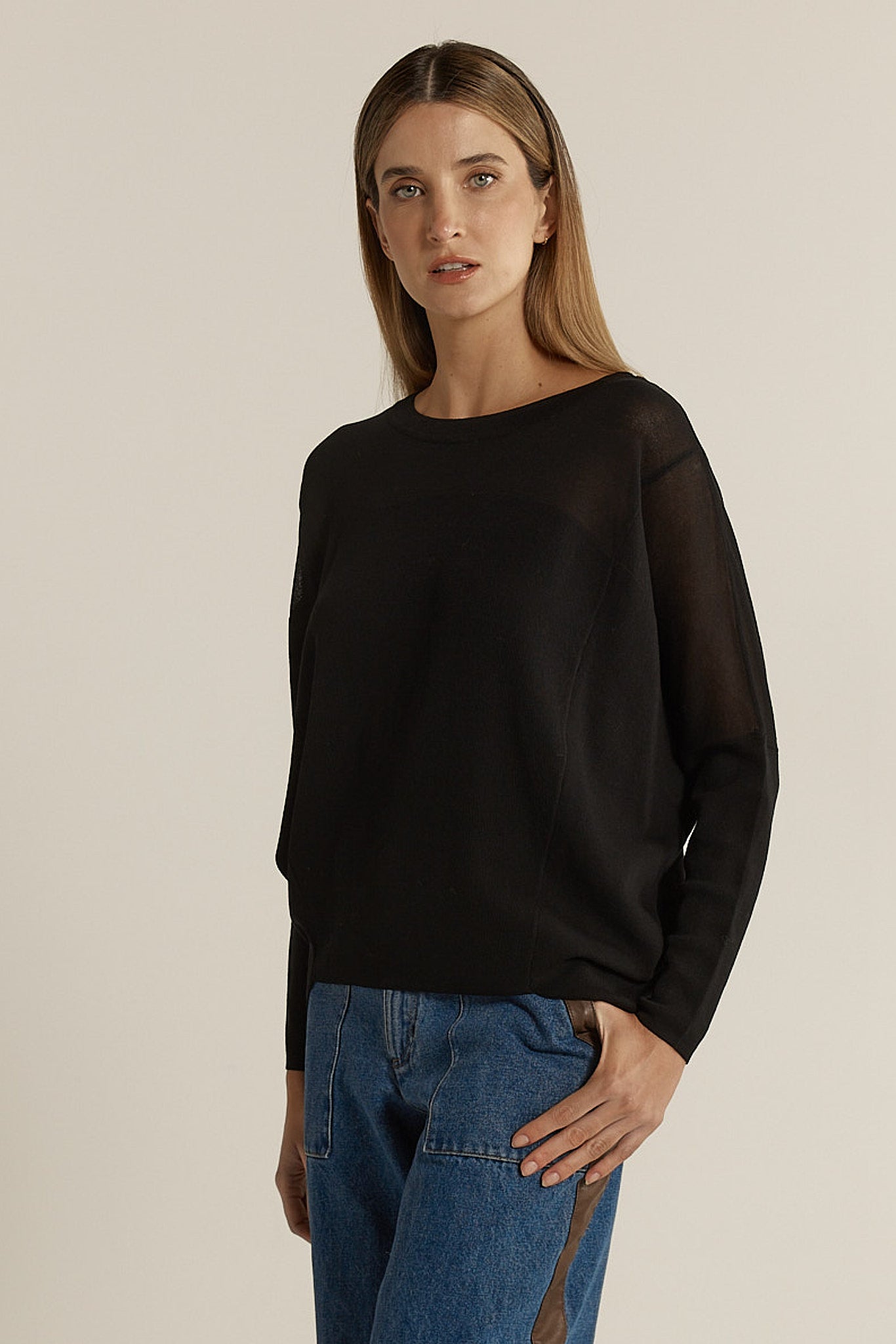 
                  
                    CHARLIE KNIT-BLACK-TOP SELLER
                  
                