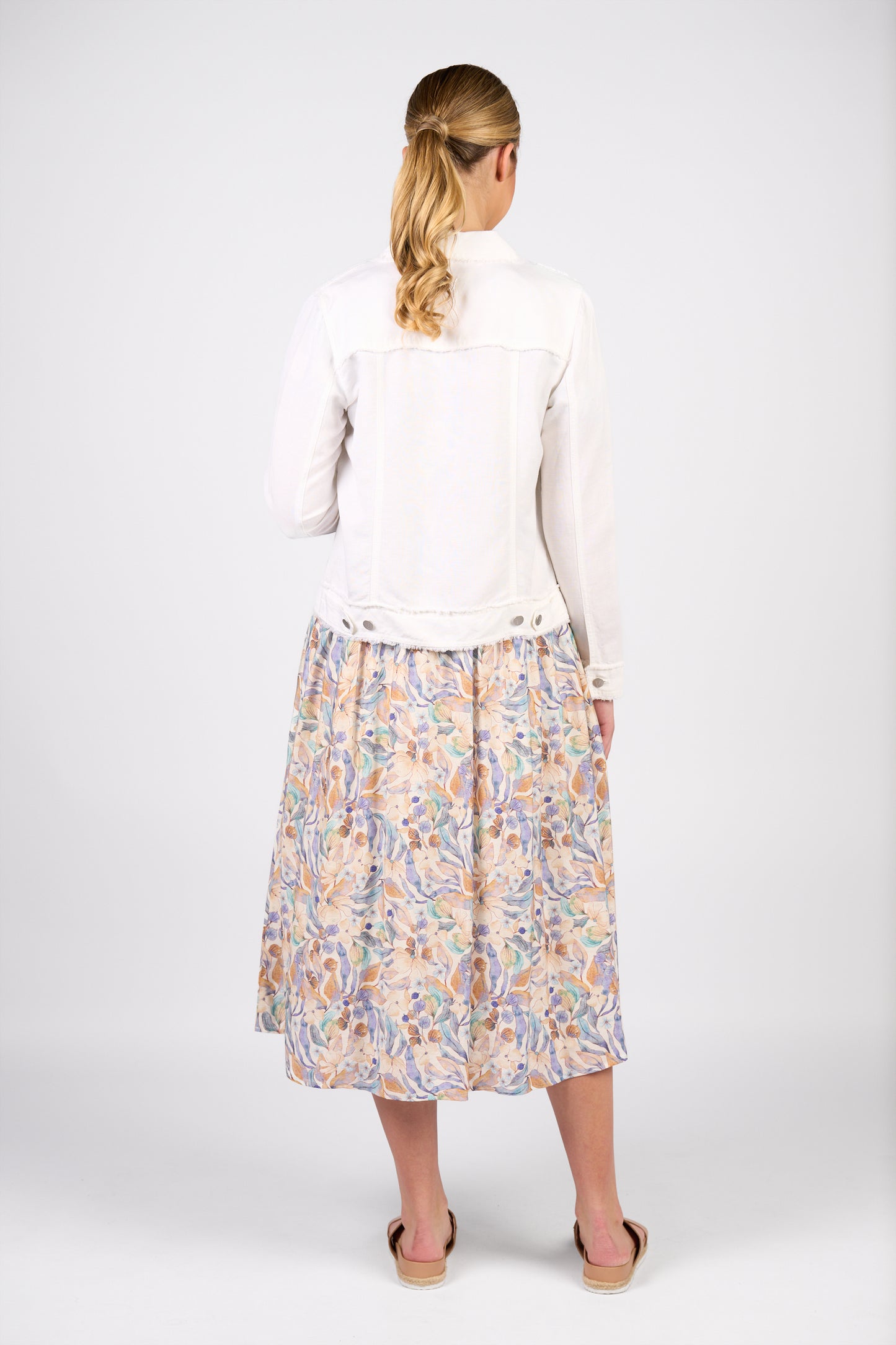 
                  
                    2026A Linen Jacket with Frayed Seams-White
                  
                
