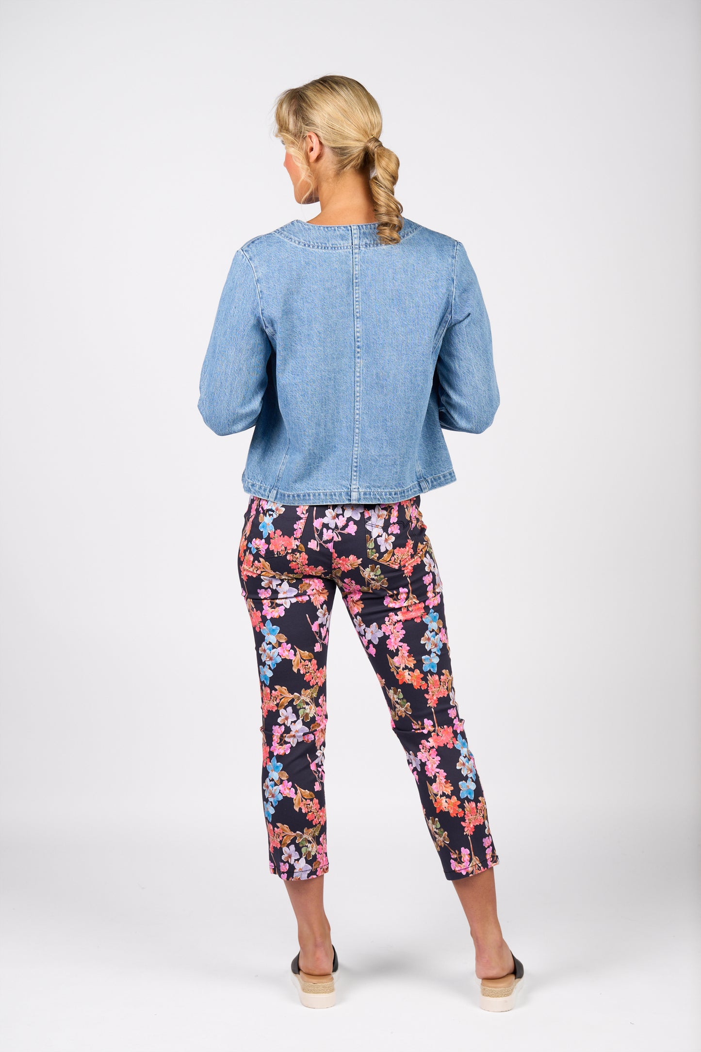 
                  
                    2102-Collarless Denim Jacket-Light wash
                  
                