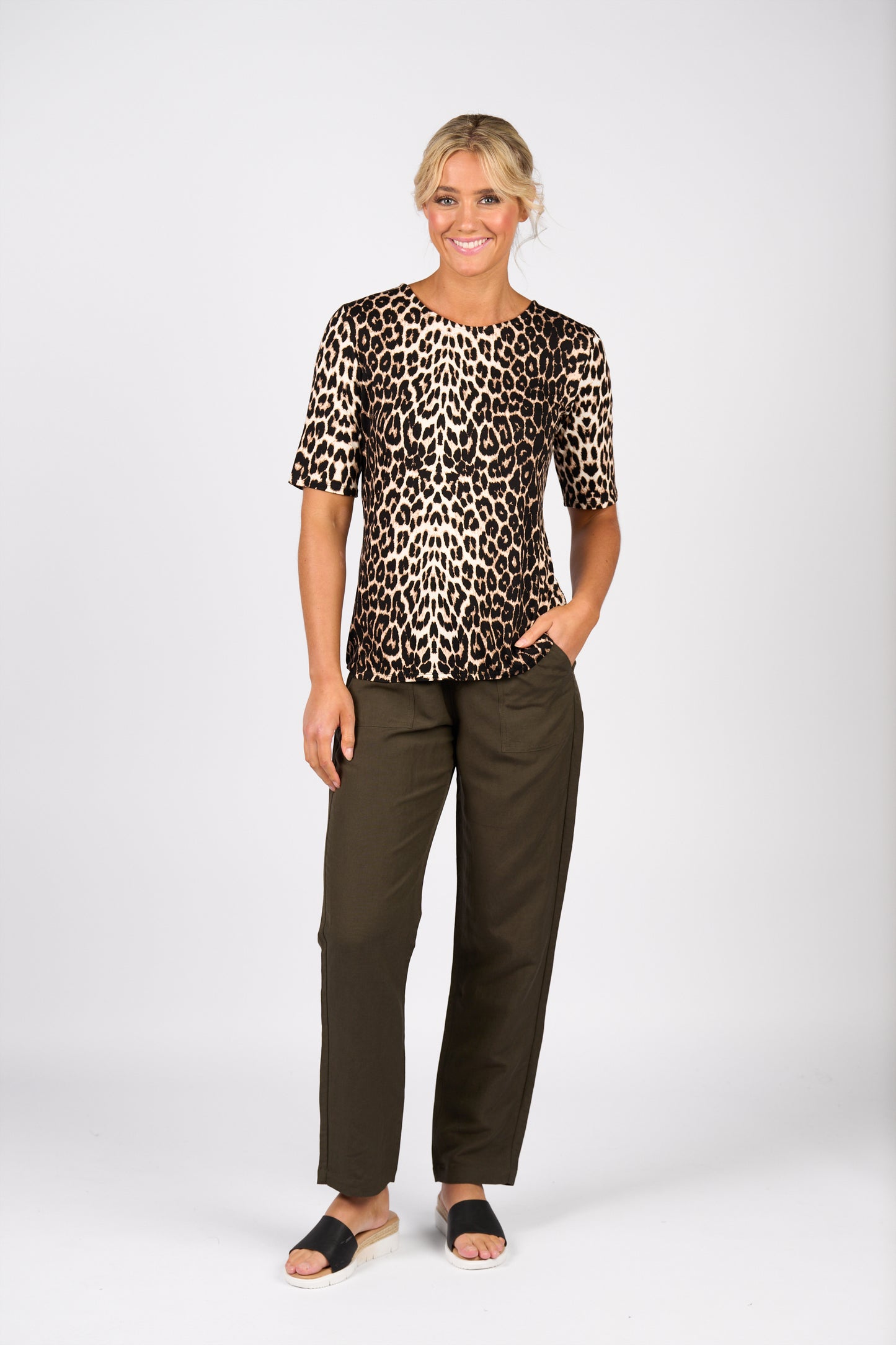 
                  
                    5016-Slim Leg Ankle Grazer Elastic Waist Linen Pant-Khaki
                  
                