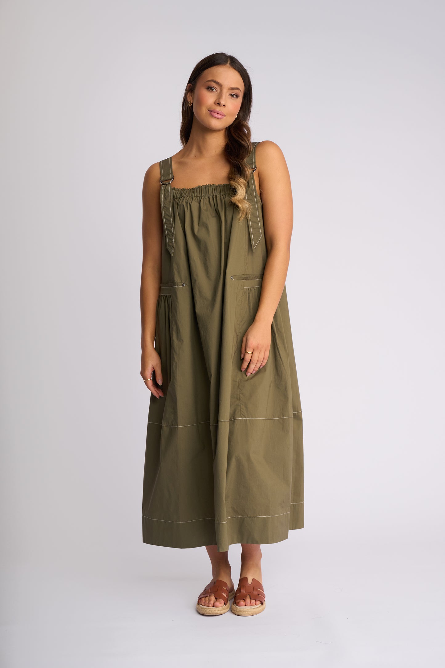 
                  
                    VASSALLI BLEND DRESS-KHAKI
                  
                