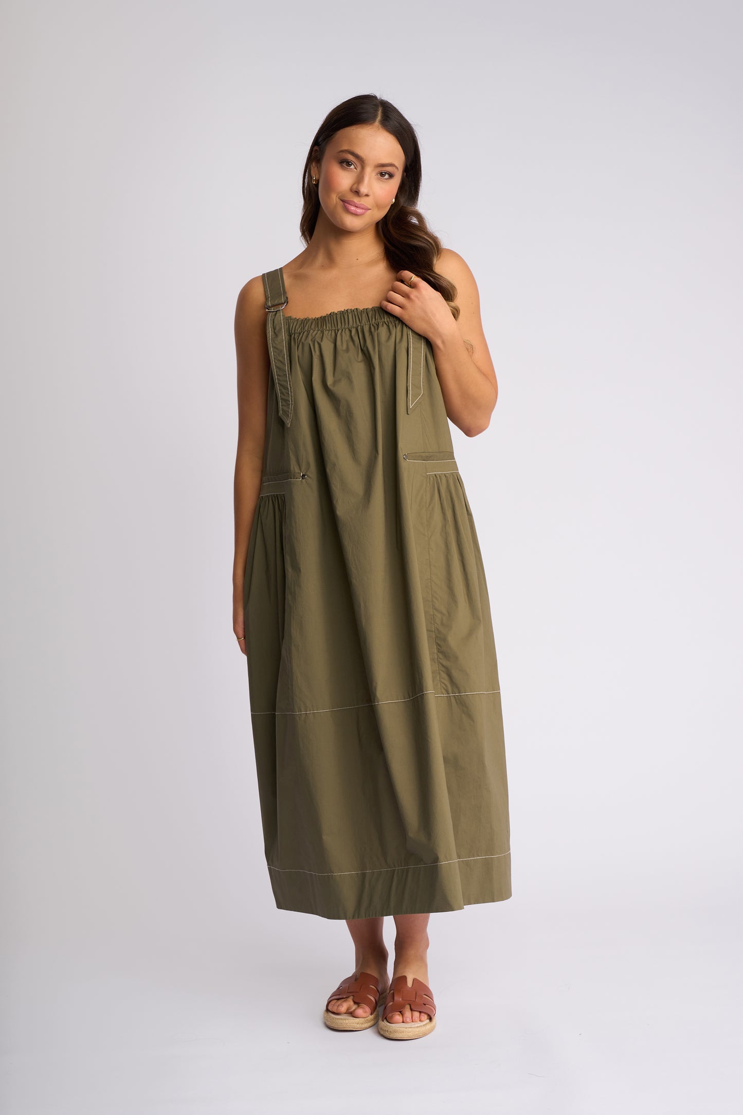 
                  
                    VASSALLI BLEND DRESS-KHAKI
                  
                