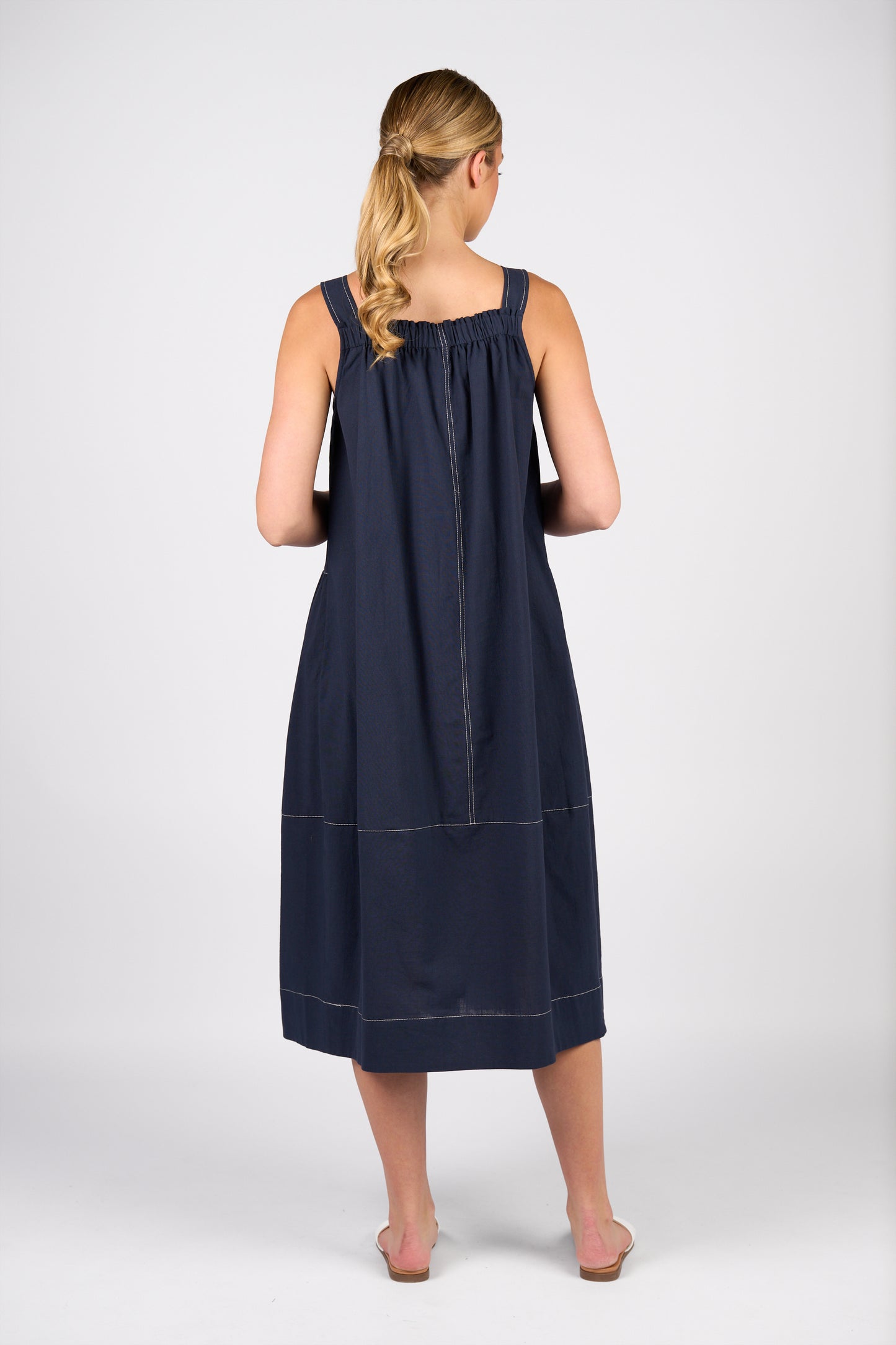 
                  
                    6115-Sleeveless Balloon Dress with Front Pockets-Ink
                  
                