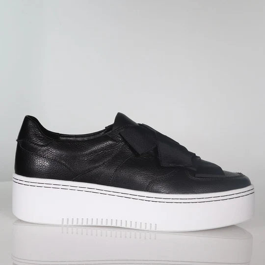 
                  
                    Yoko-Black
                  
                