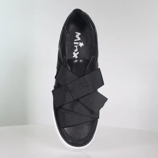
                  
                    Yoko-Black
                  
                